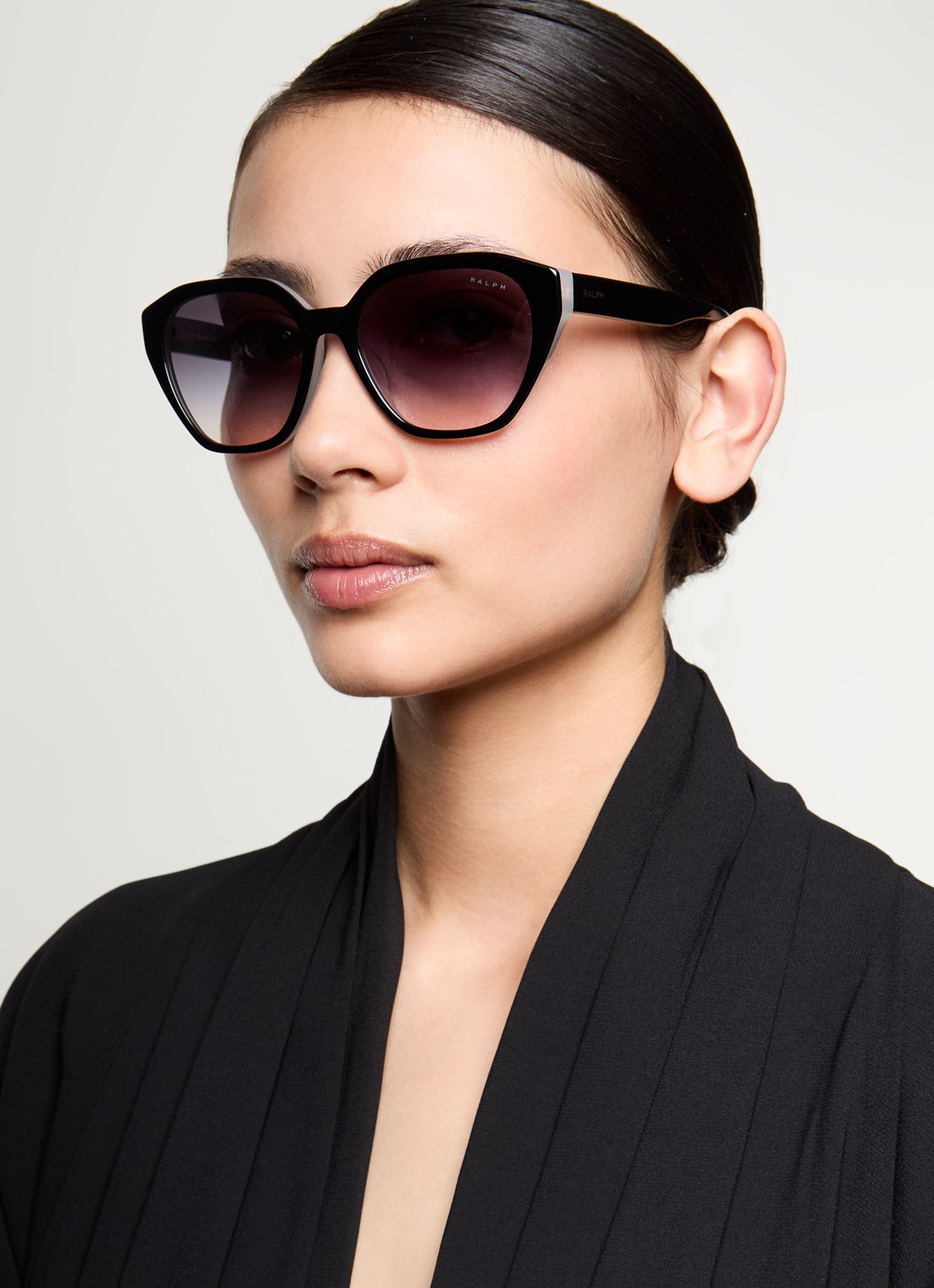 Ralph Lauren Butterfly zonnebril RA5315U - voorkant 2 zwart