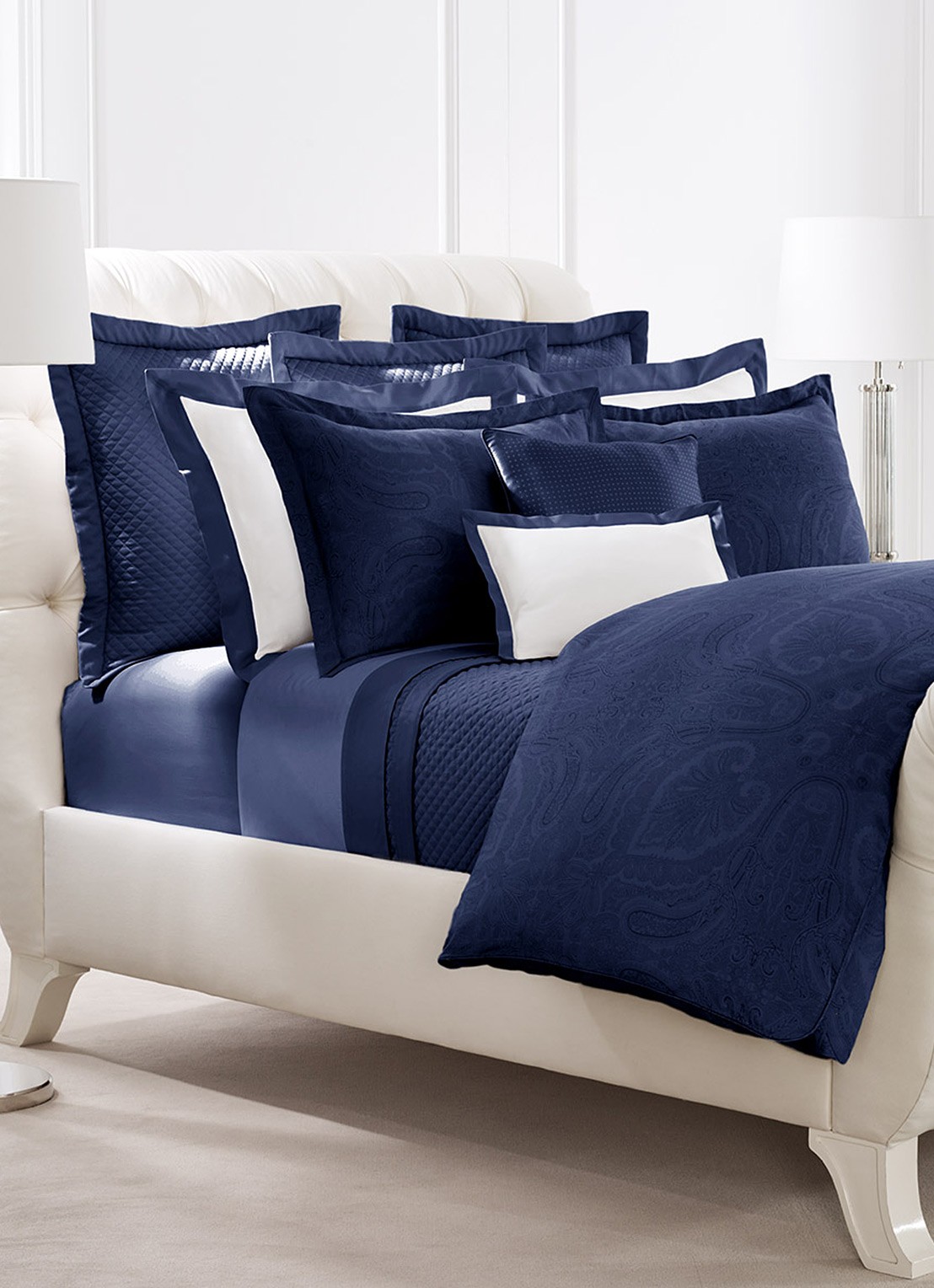 Ralph Lauren Doncaster Ruffle kussensloop van katoensatijn  - detail blauw