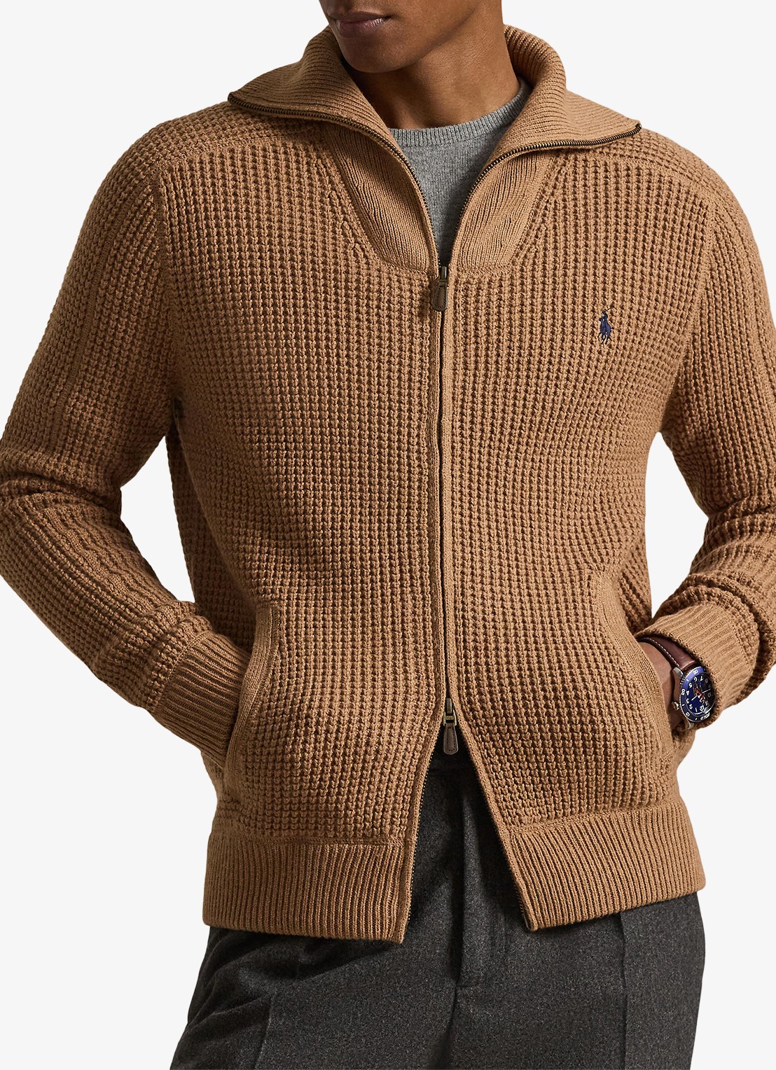 Ralph Lauren Grofgebreid vest in wolblend met logoborduring - detail 4 brown sugar melange / bruin