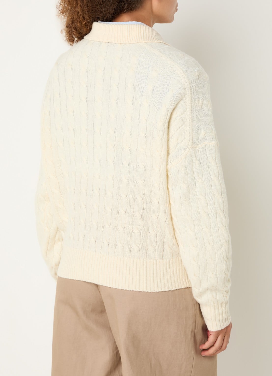 Ralph Lauren Kabelgebreide trui in kasjmierblend met polokraag en logoborduring - achterkant gebroken wit