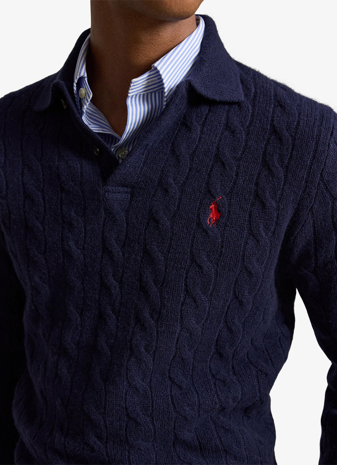 Ralph Lauren Kabelgebreide trui in kasjmierblend met polokraag - detail 2 hunter navy / donkerblauw