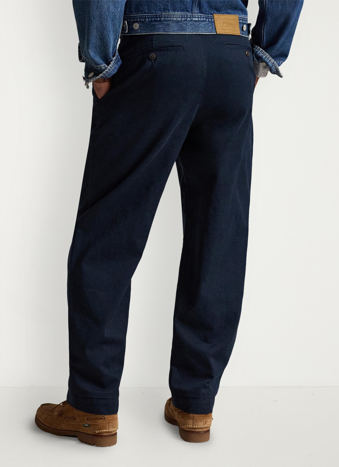Ralph Lauren Suffield relaxed fit chino met plooidetail - achterkant 3 aviator navy / donkerblauw