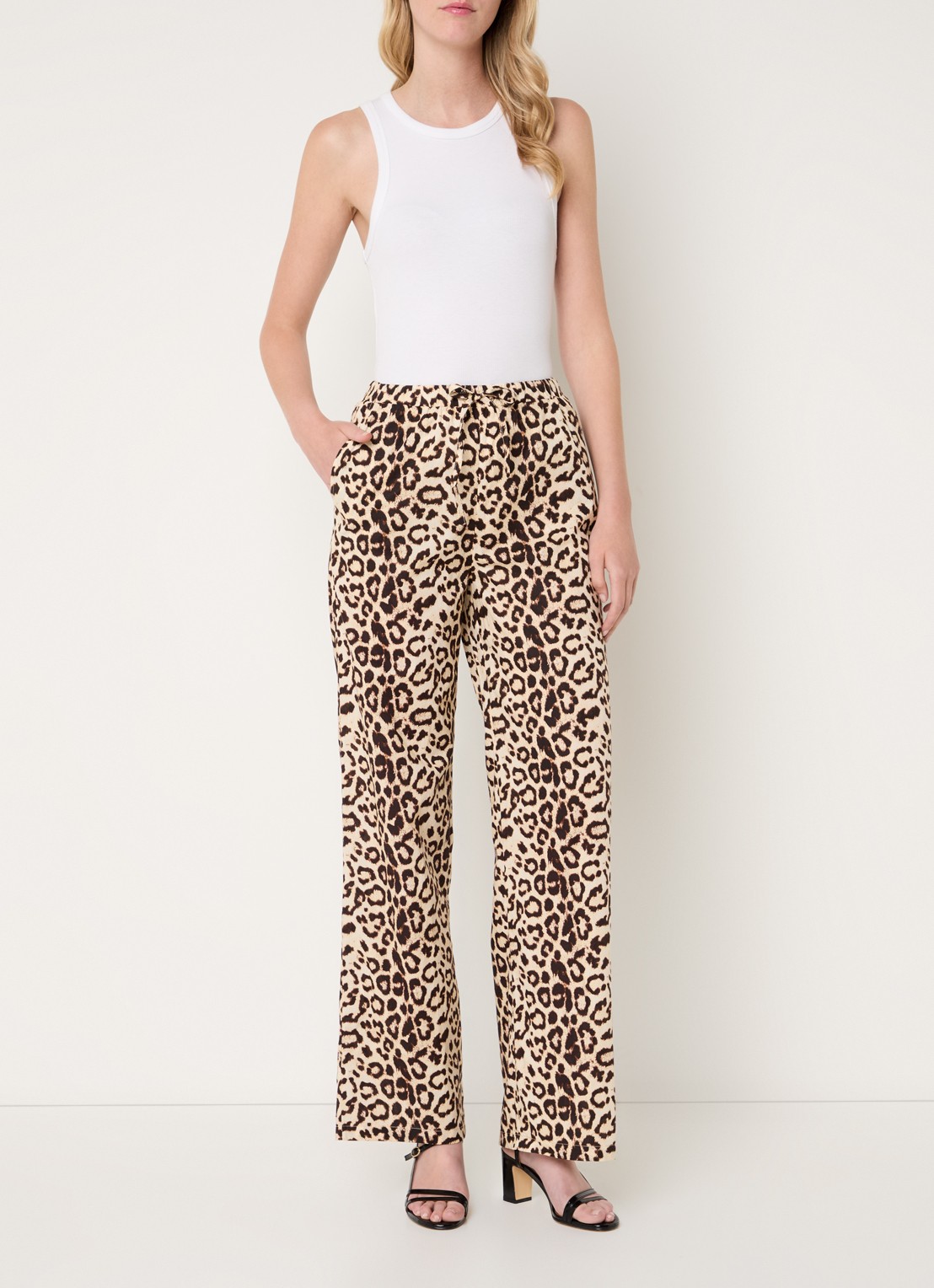Refined Department High waist loose fit pantalon met panterprint en steekzakken - voorkant 3 lichtbruin