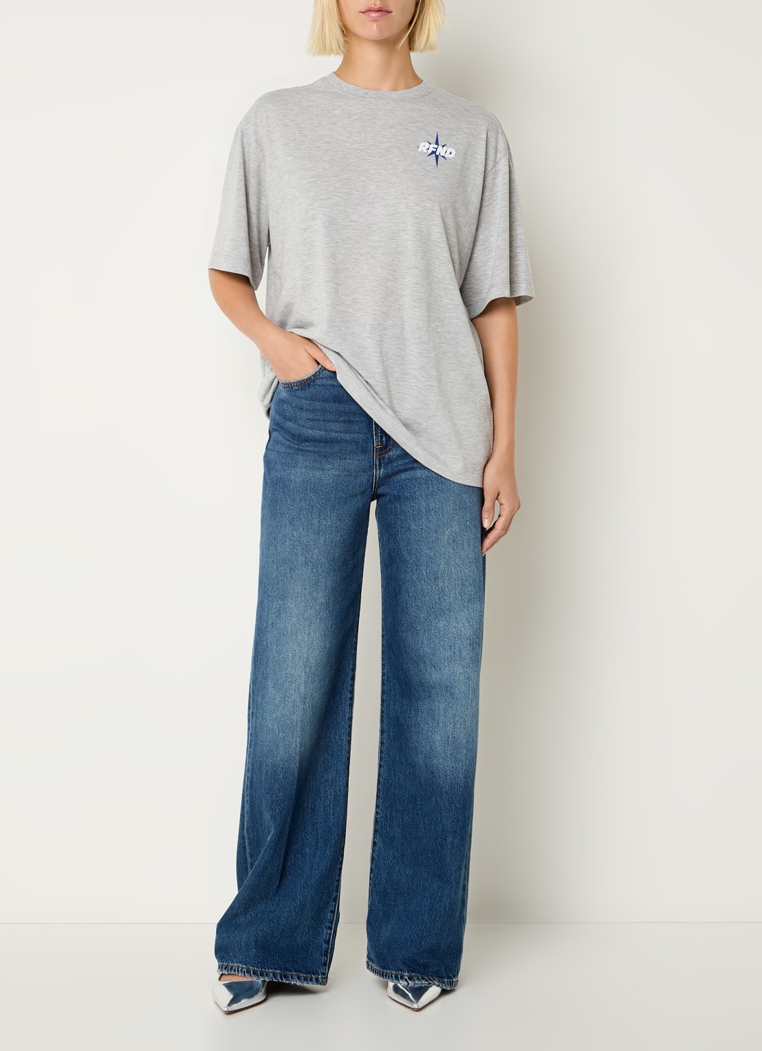 Refined Department Maggy oversized T-shirt met logo- en backprint - voorkant 3 grijsmele