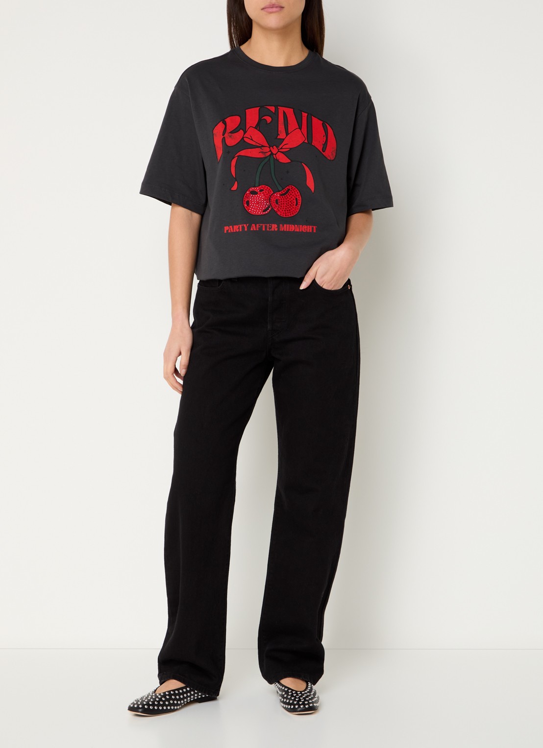 Refined Department Maggy oversized T-shirt met logoprint en strass - voorkant 3 zwart