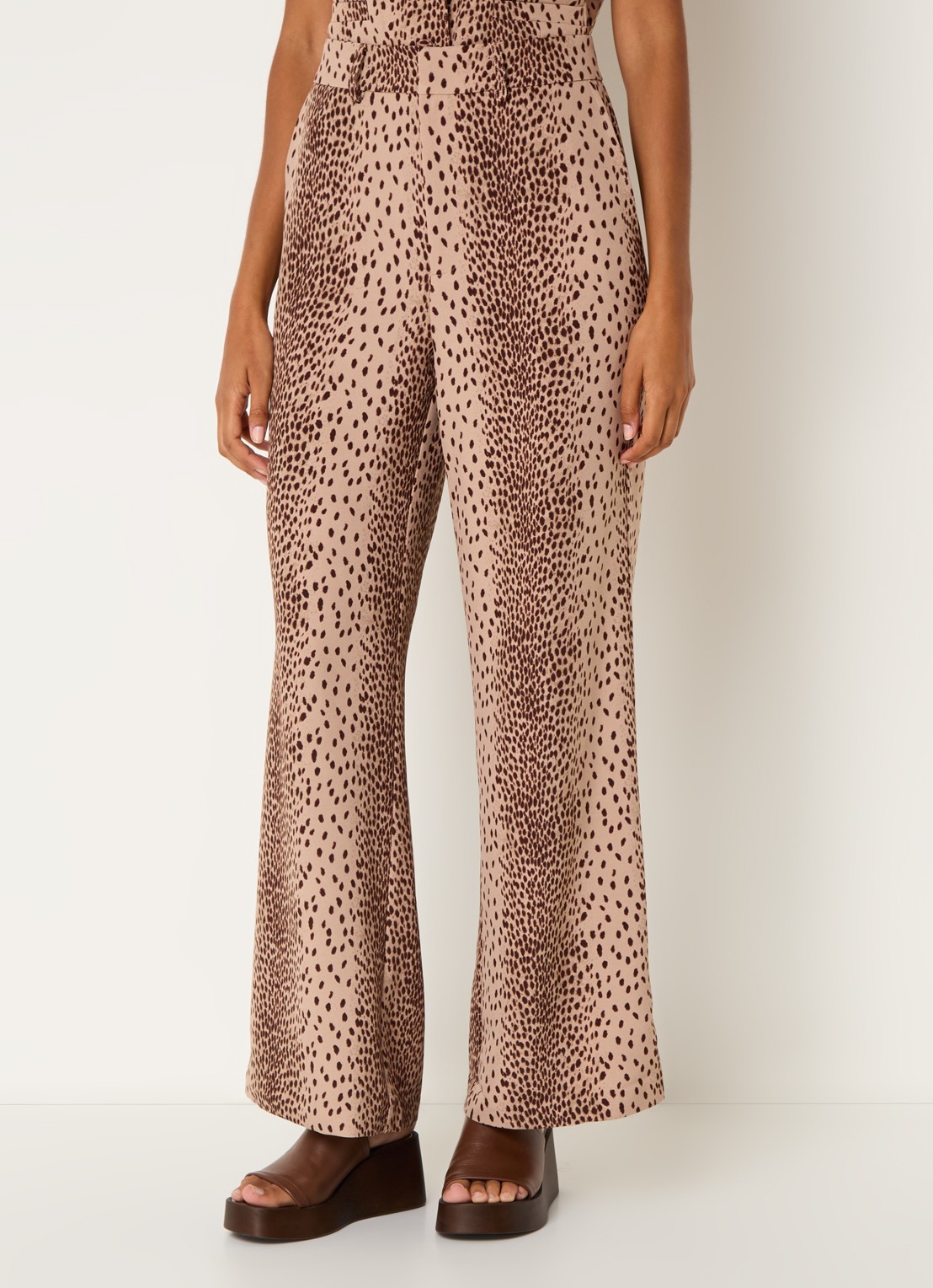 Refined Department Puck high waist loose fit pantalon met panterprint  - detail bruin