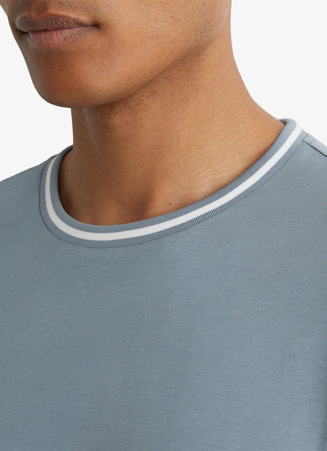 Reiss Ainsley T-shirt met gestreept detail - detail 5 staalblauw