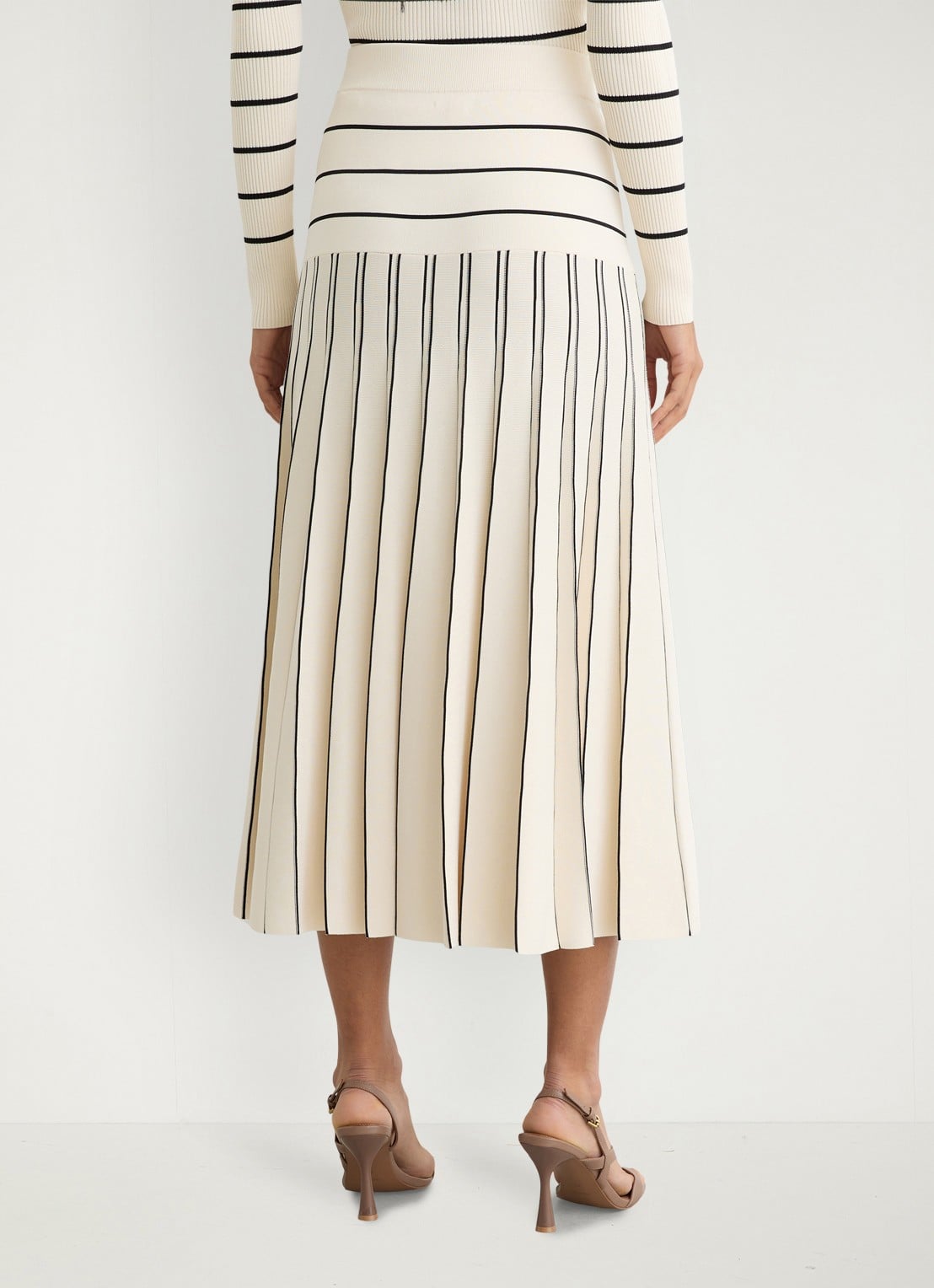 Reiss Alice midi jurk met plooien - achterkant beige