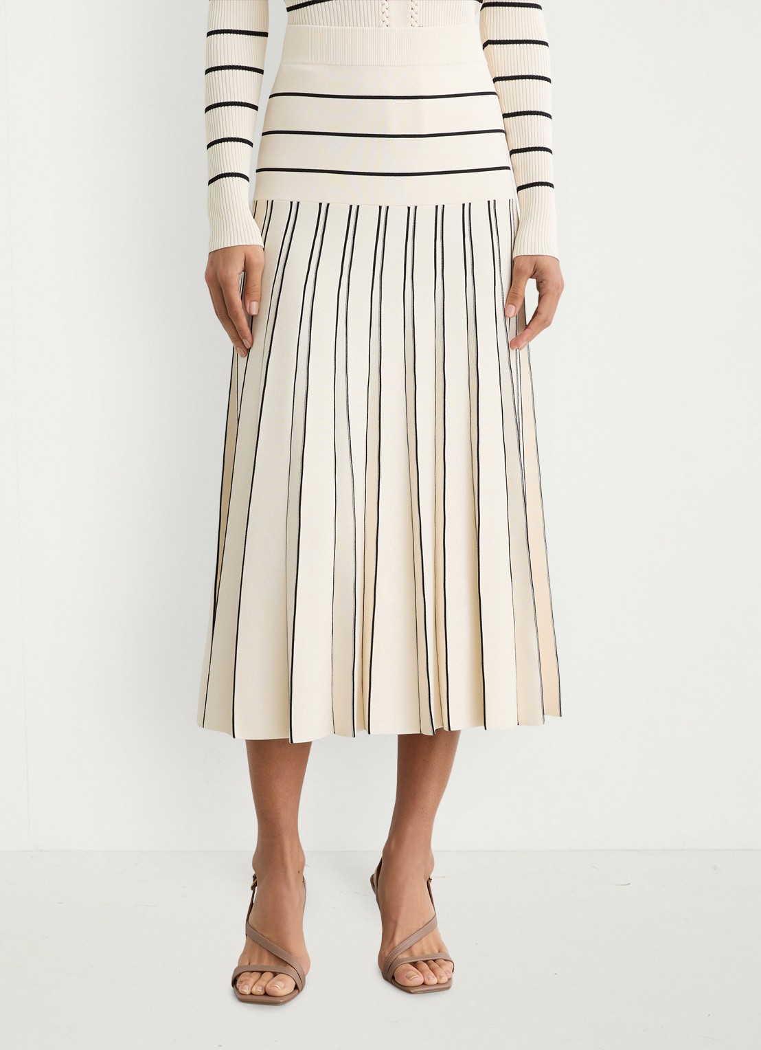 Reiss Alice midi jurk met plooien - detail 2 beige