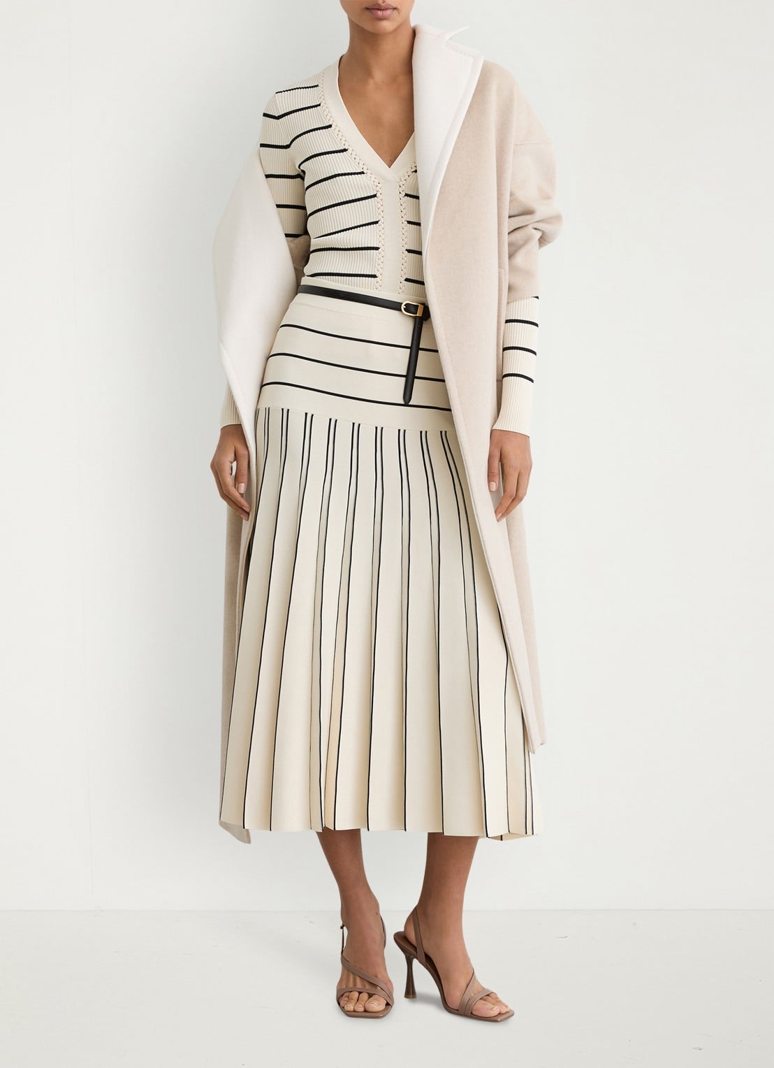 Reiss Alice midi jurk met plooien - voorkant 6 beige