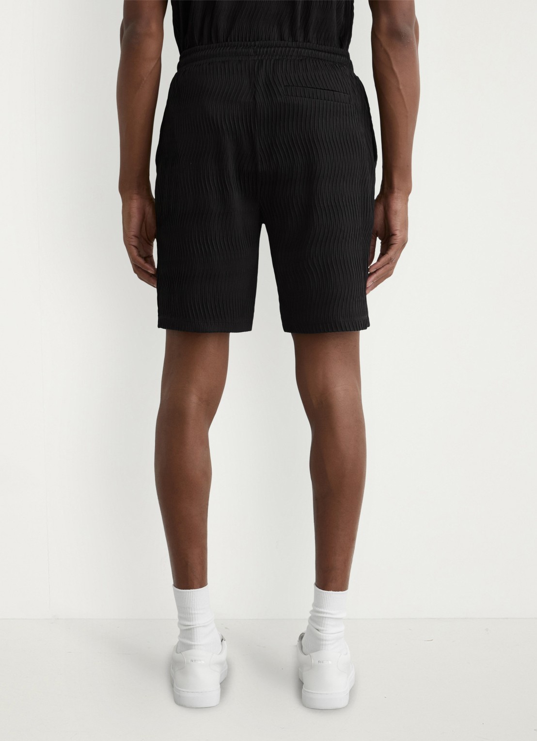 Reiss Alvo korte broek met structuur - achterkant 3 black / zwart