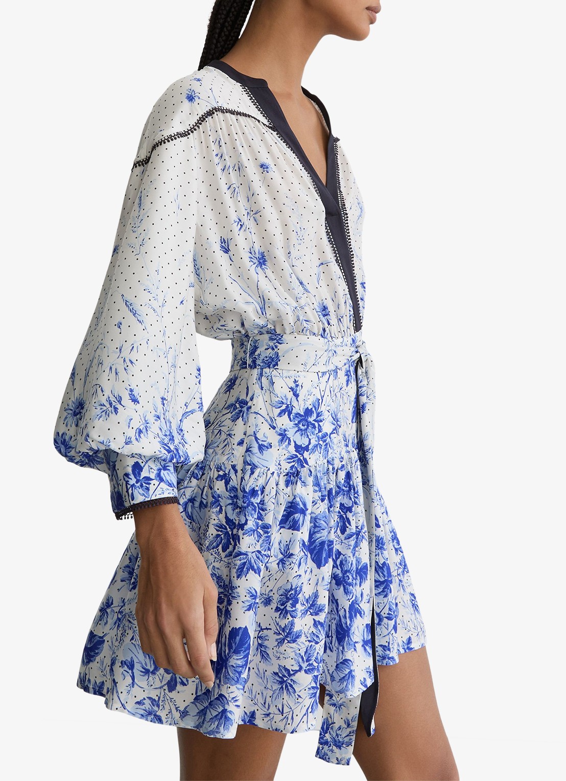 Reiss Anisa mini jurk met strikceintuur en bloemenprint - detail 2 blauw