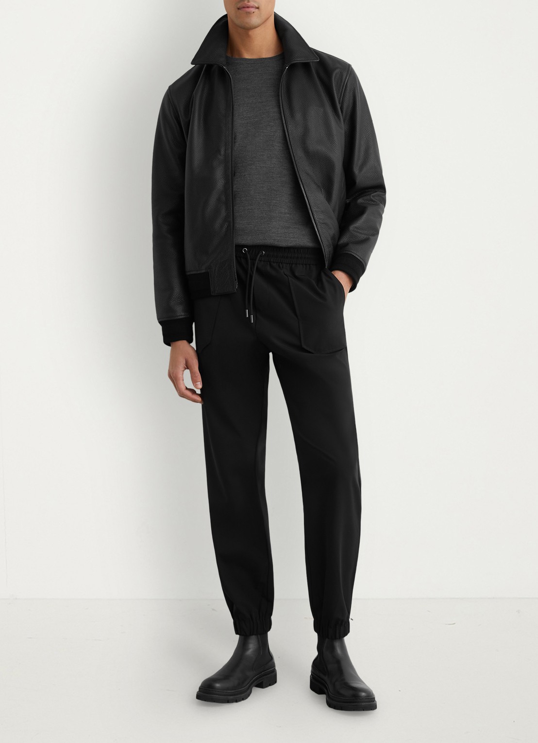 Reiss Ascend joggingbroek met opgestikte zakken - voorkant 7 black / zwart