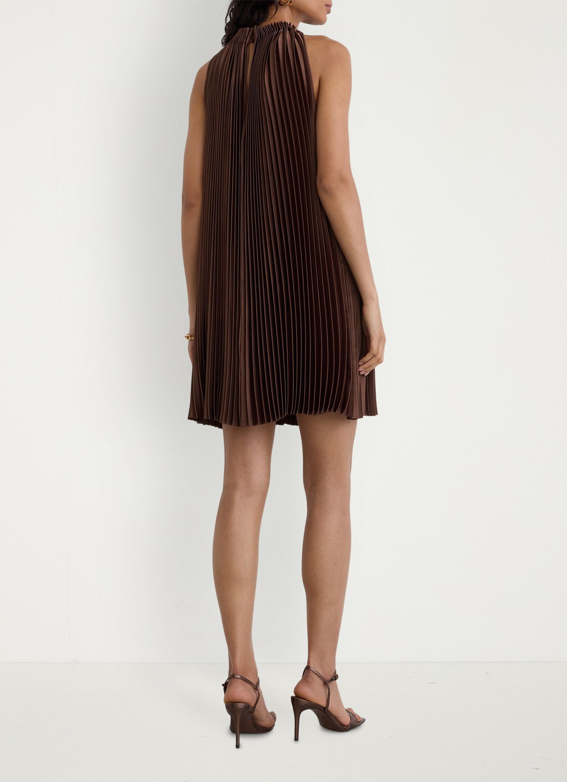 Reiss Astrid mini jurk van satijn met plooien - achterkant 5 chocoladebruin