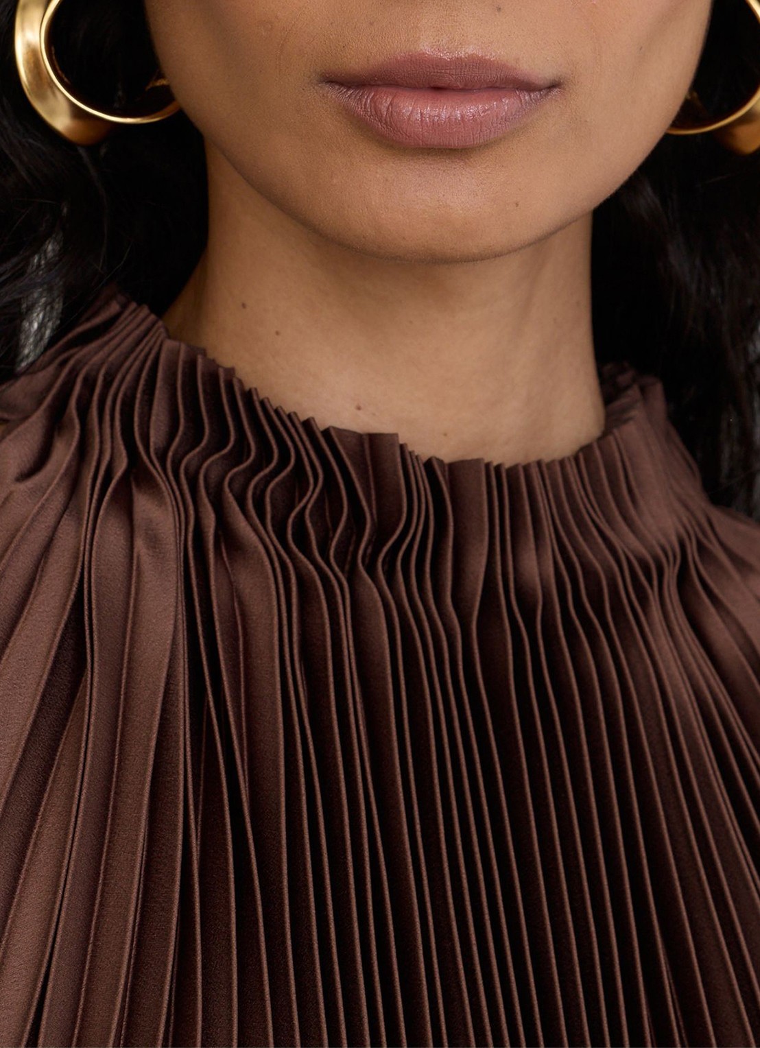 Reiss Astrid mini jurk van satijn met plooien - detail 3 chocoladebruin