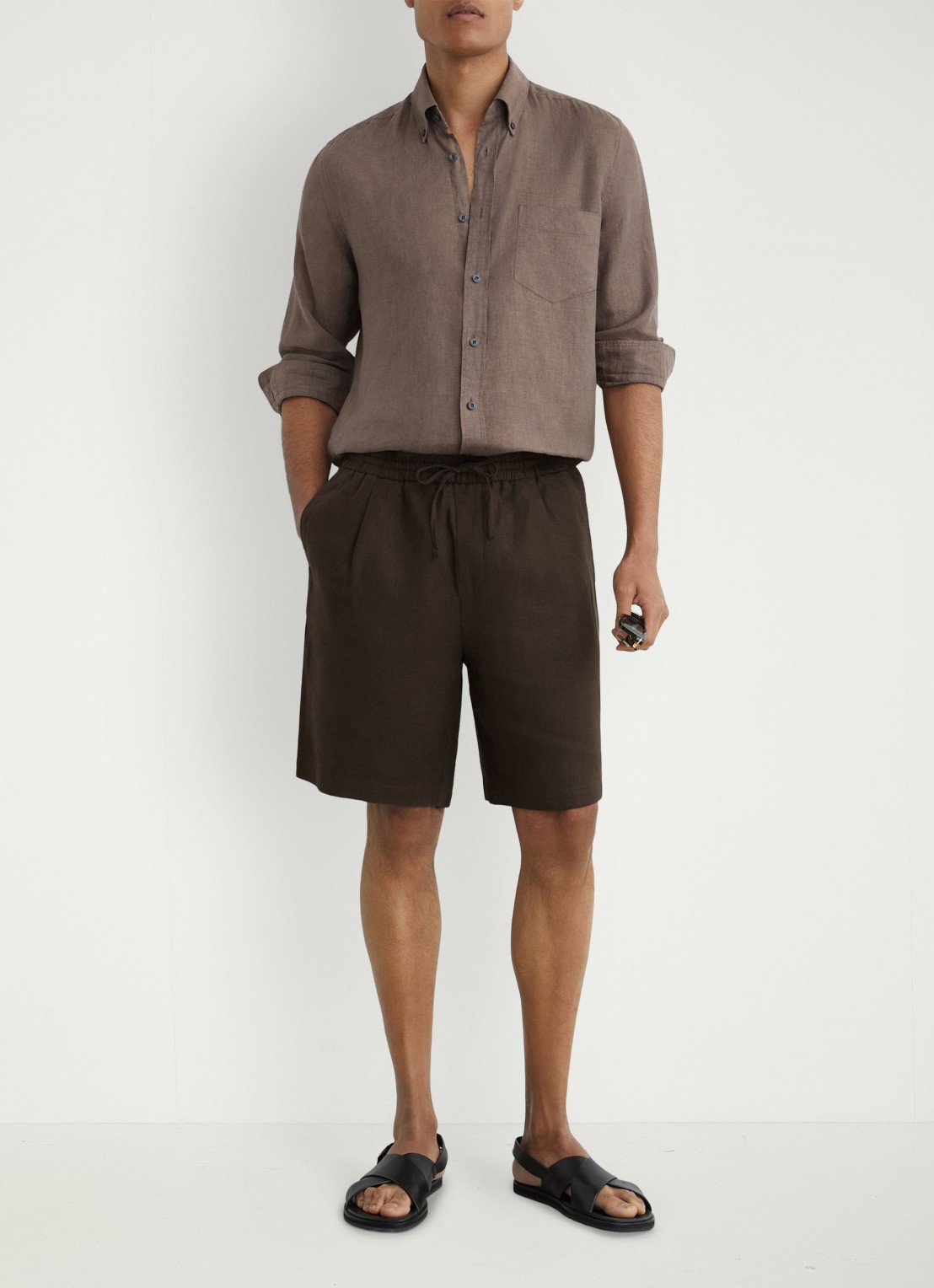 Reiss Barges straight fit korte broek van linnen - voorkant 4 chocoladebruin