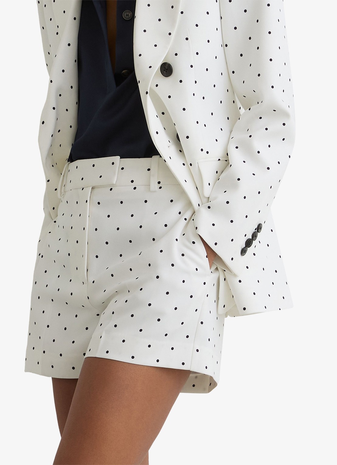 Reiss Beatrix high waist wide fit korte broek met stippenprint - detail 5 wit