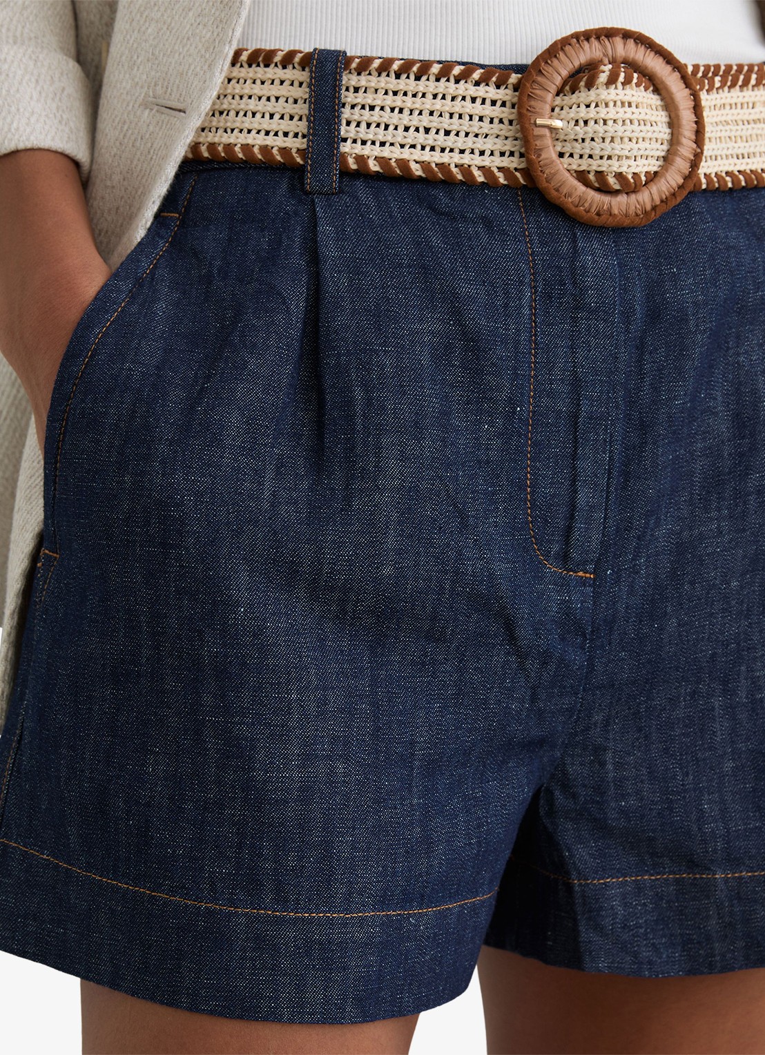 Reiss Beau high waist wide fit korte broek met ceintuur - detail 4 indigo