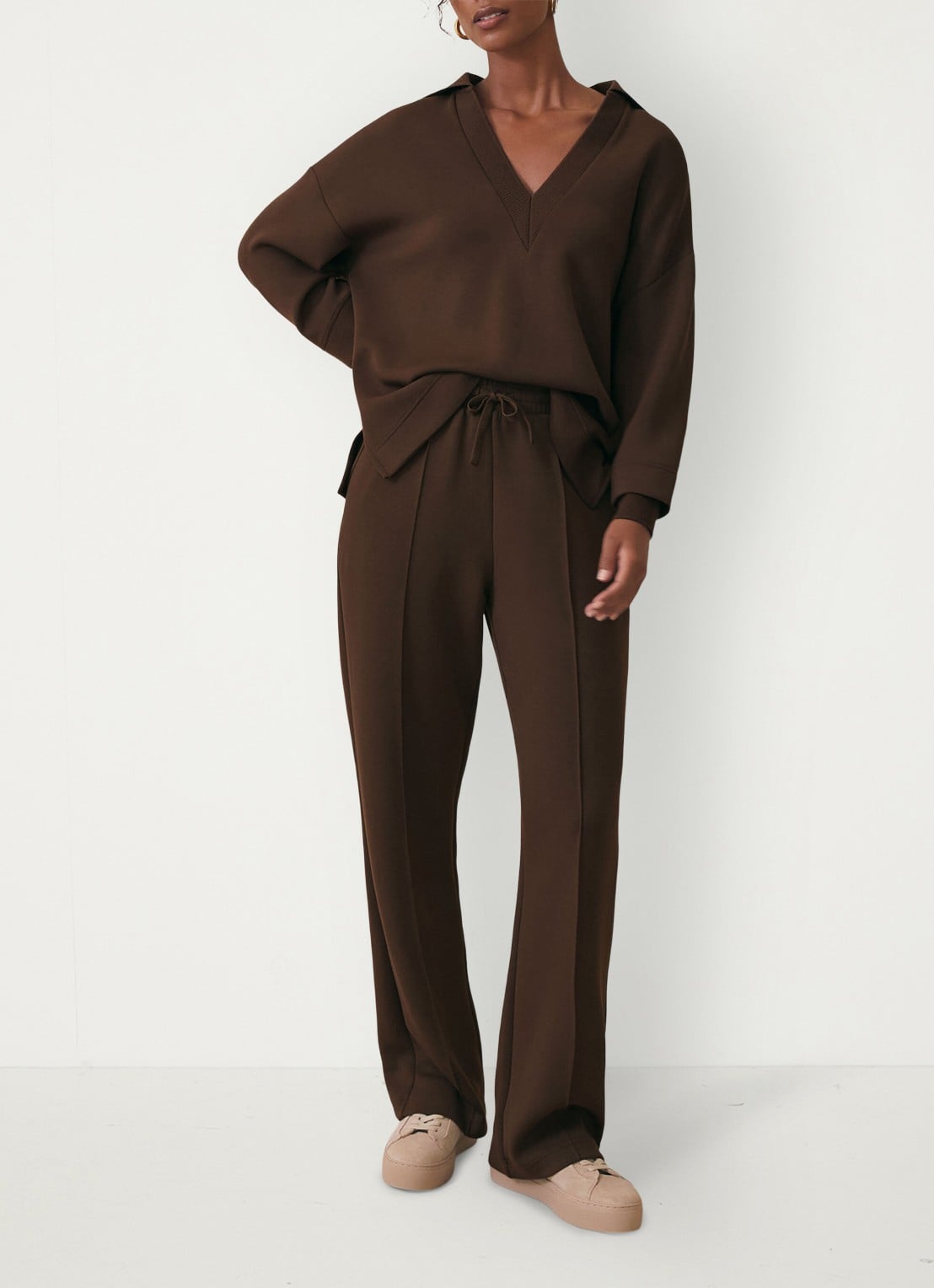 Reiss Bernie high waist straight fit joggingbroek met steekzakken - detail 3 chocoladebruin