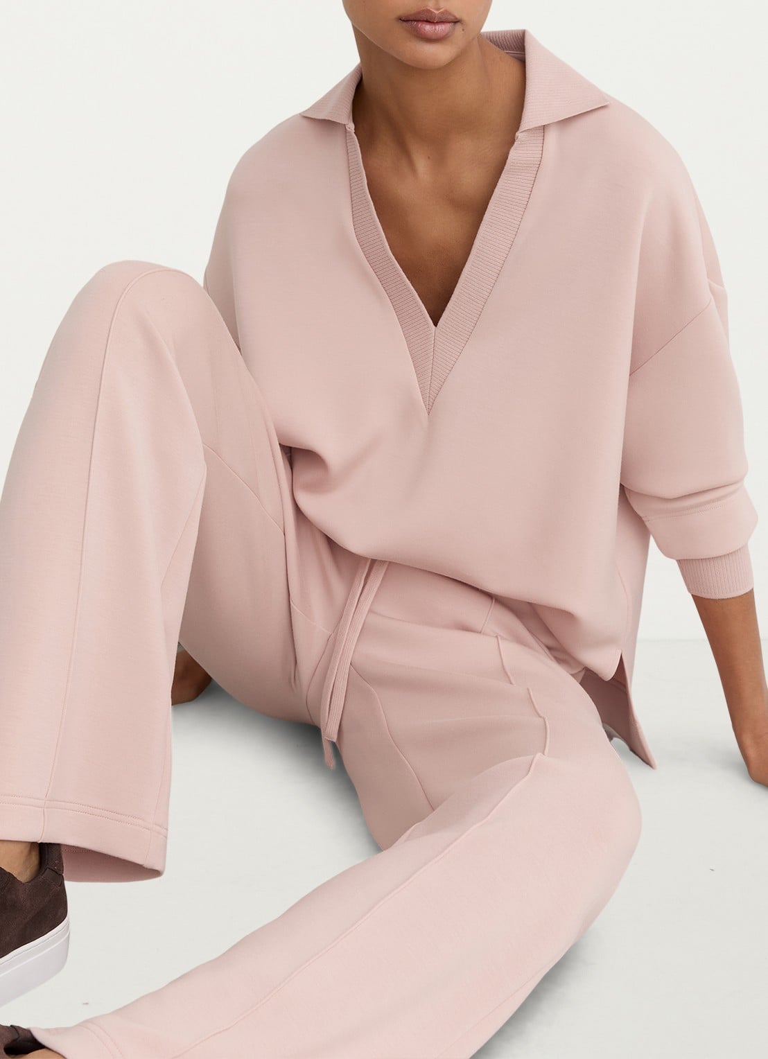 Reiss Bernie pullover met V-hals - detail 4 lichtroze