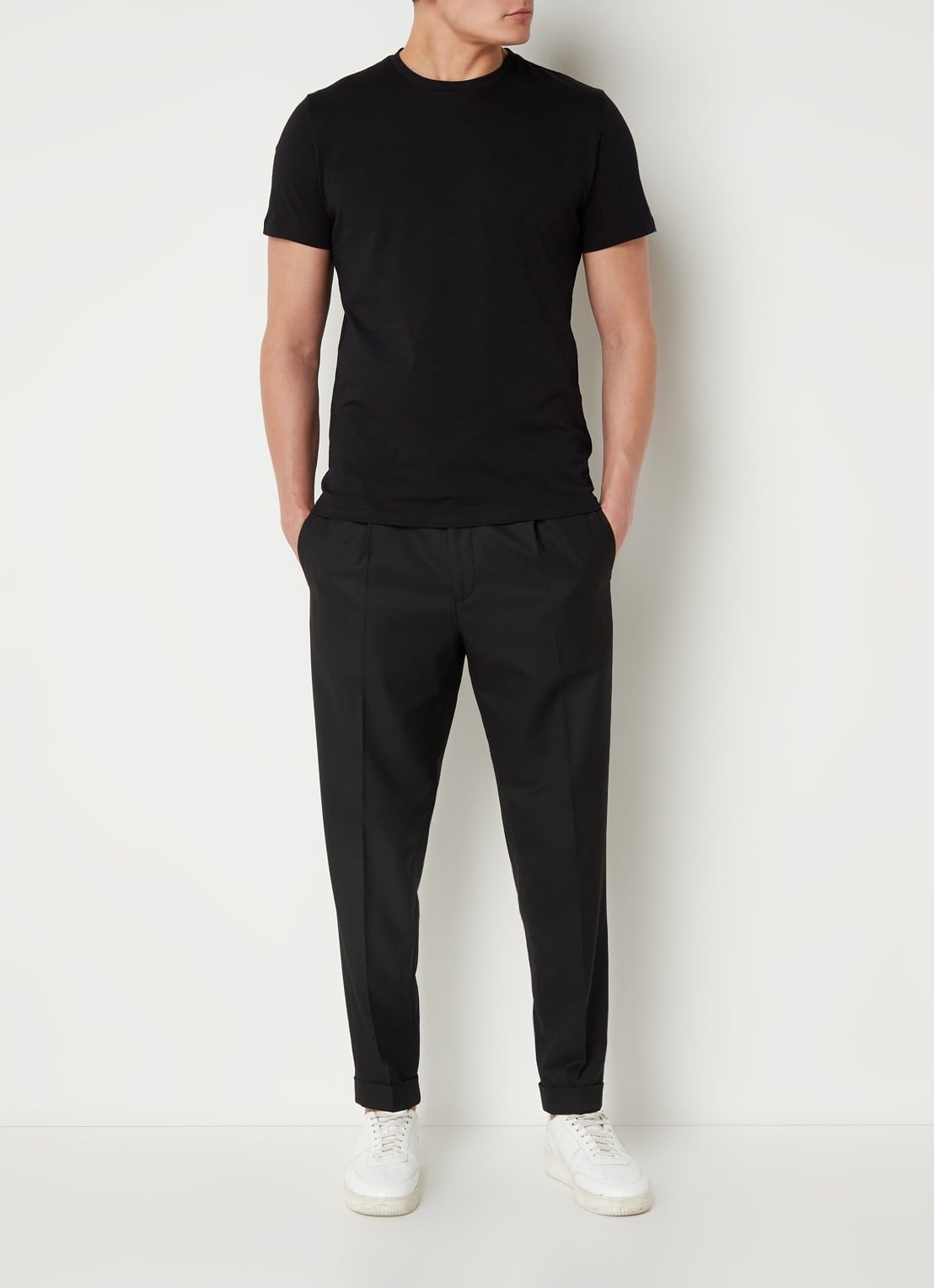 Reiss Bless T-shirt met ronde hals   - voorkant 3 zwart