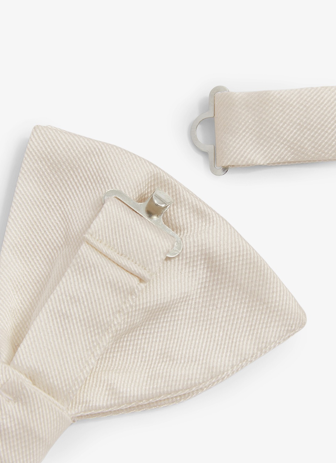 Reiss Boyle vlinderdas van zijde - detail 3 creme