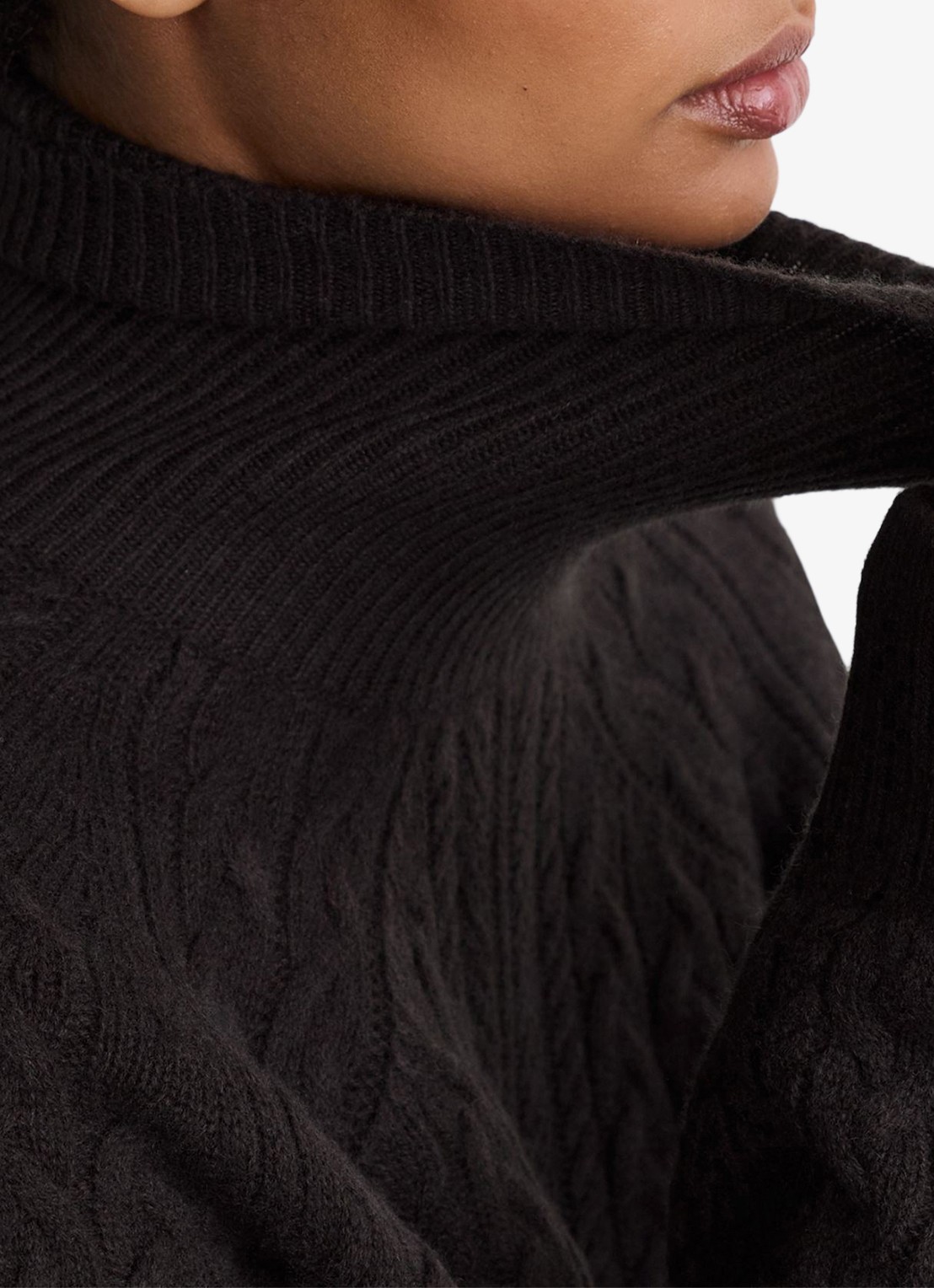 Reiss Brielle kabelgebreide trui in wolblend - detail 3 chocoladebruin