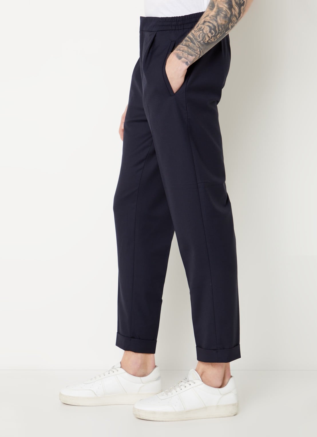 Reiss Brighton tapered fit chino met steekzakken - detail 4 donkerblauw