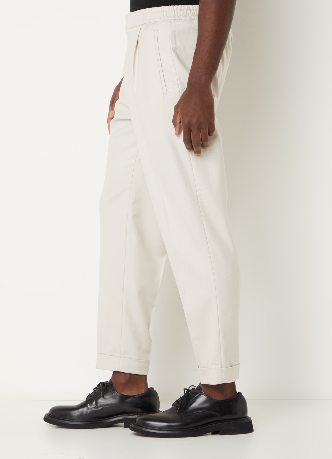 Reiss Brighton tapered fit chino met steekzakken - detail 5 creme