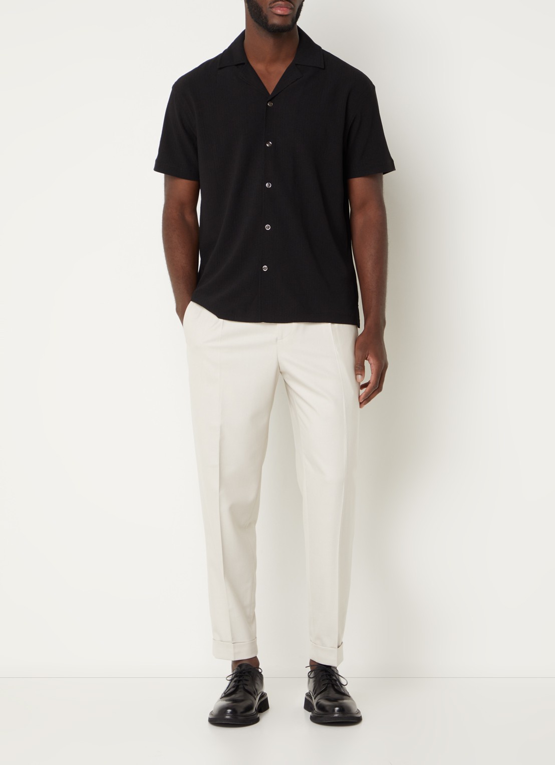 Reiss Brighton tapered fit chino met steekzakken - voorkant 2 creme