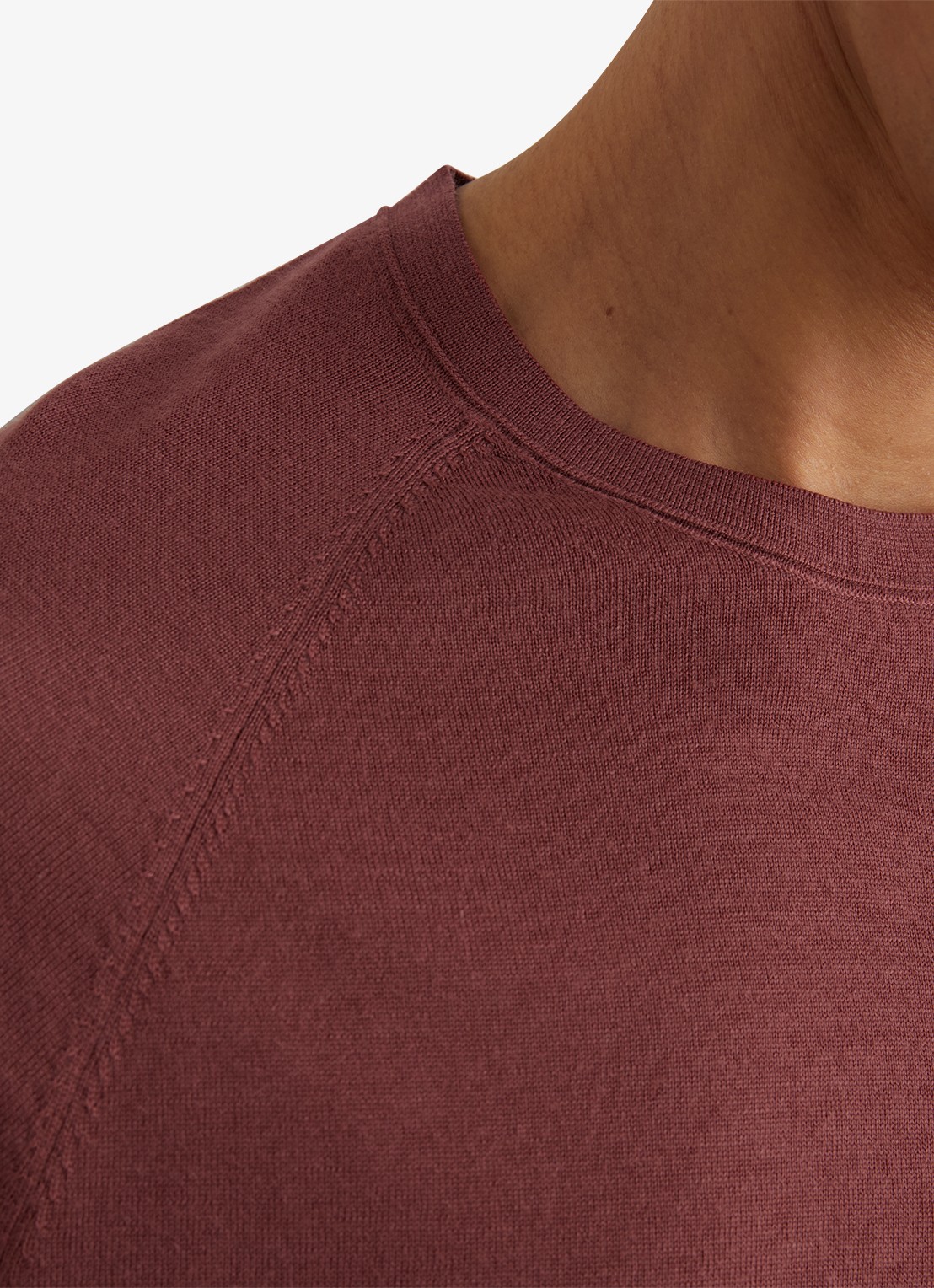 Reiss Brook T-shirt van merino wol met ronde hals - detail 5 donkerrood