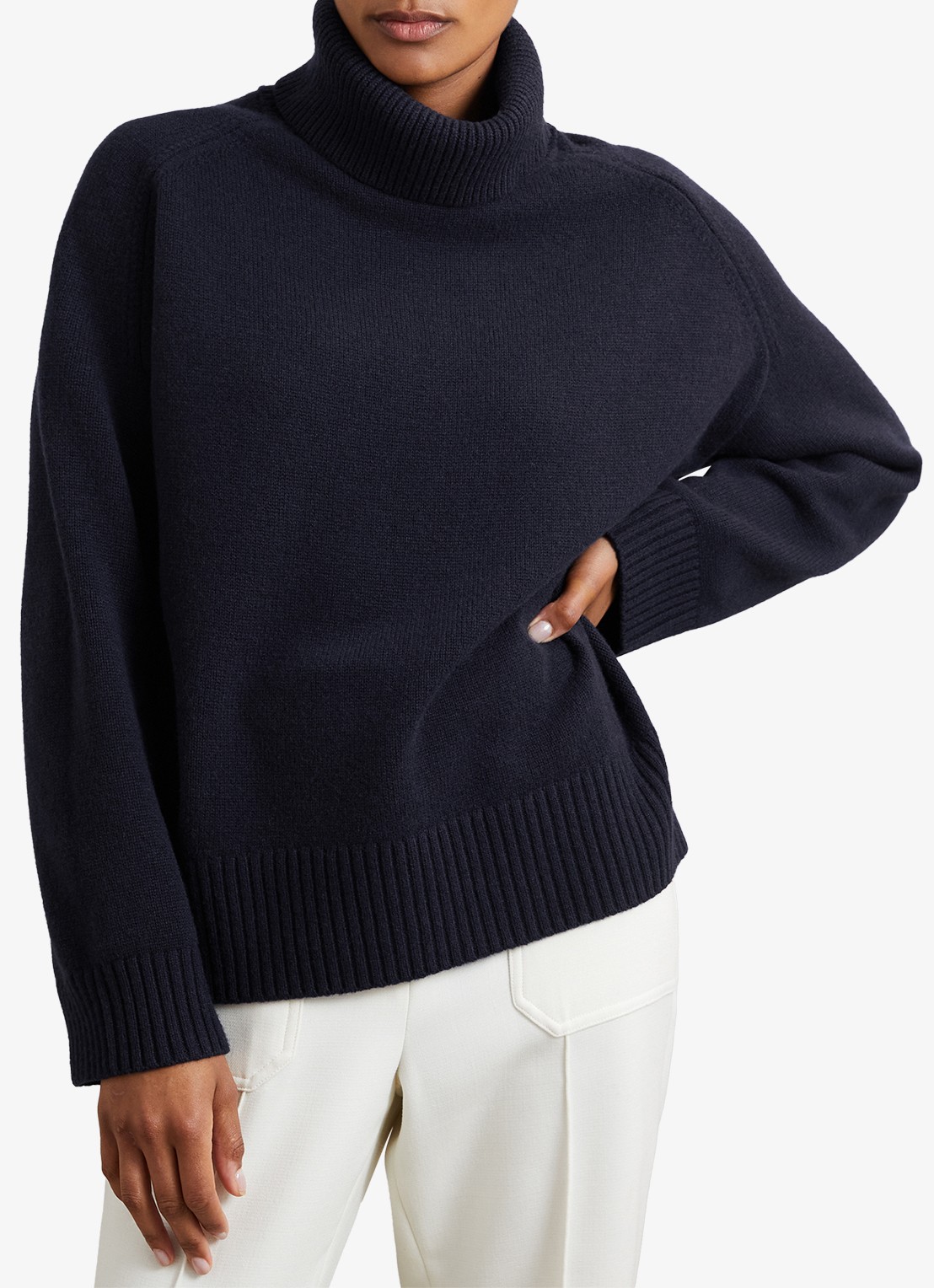 Reiss Brooklyn fijngebreide trui in wolblend - detail blauw