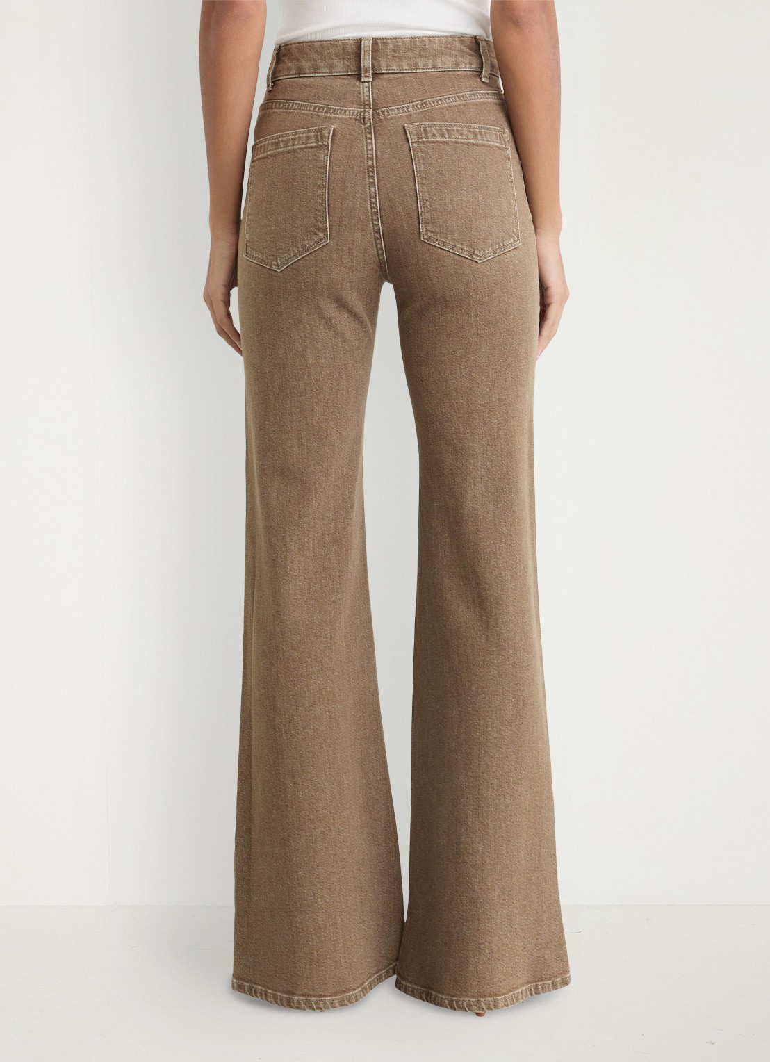 Reiss Cali high waist flared jeans met opgestikte zakken - achterkant 7 bruin