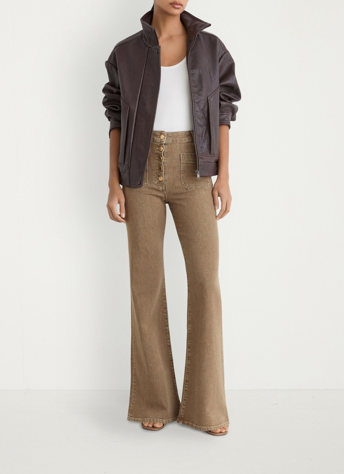 Reiss Cali high waist flared jeans met opgestikte zakken - voorkant 6 bruin