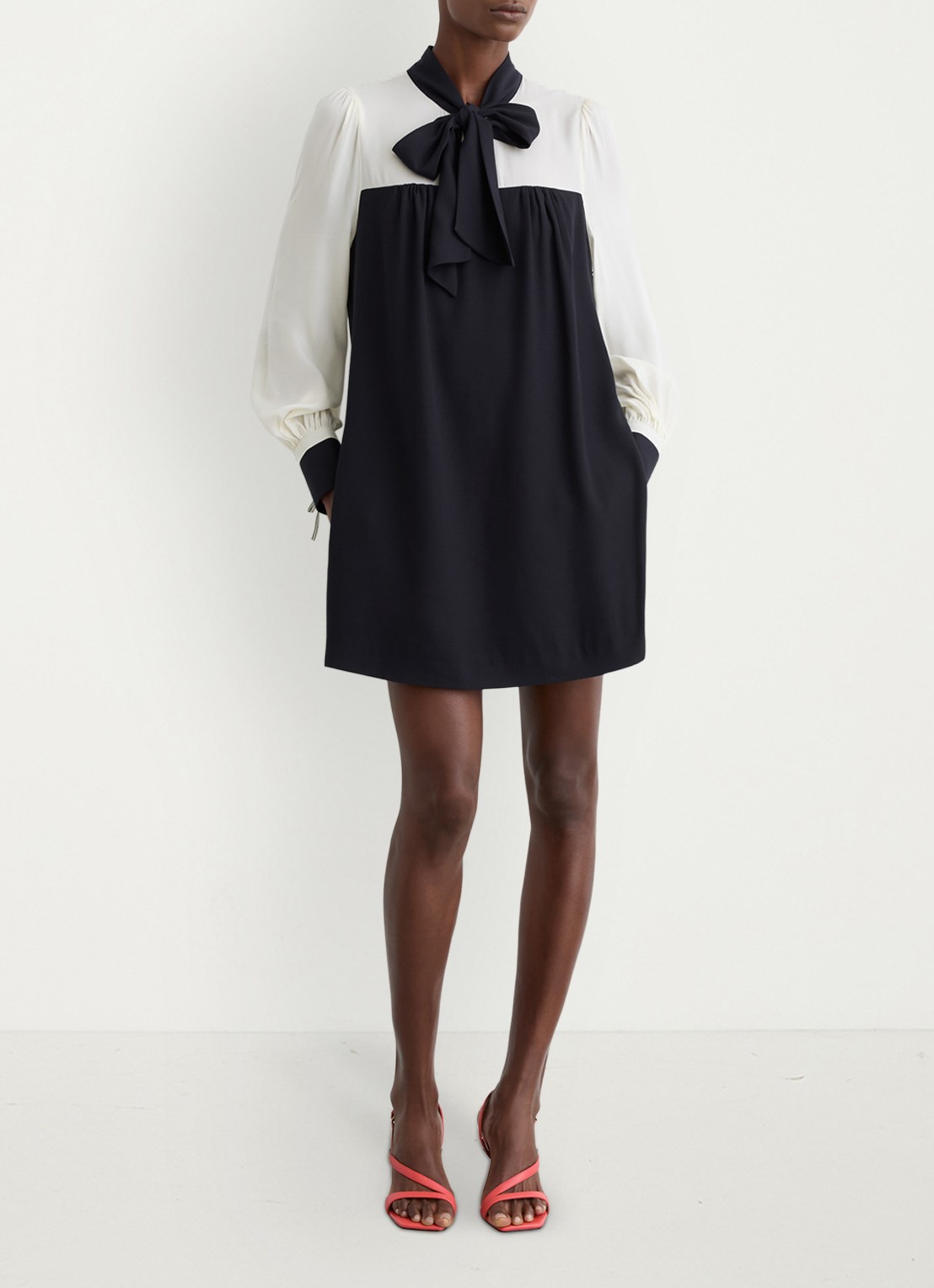 Reiss Cam mini tuniekjurk met sjaalkraag  - detail 2 donkerblauw