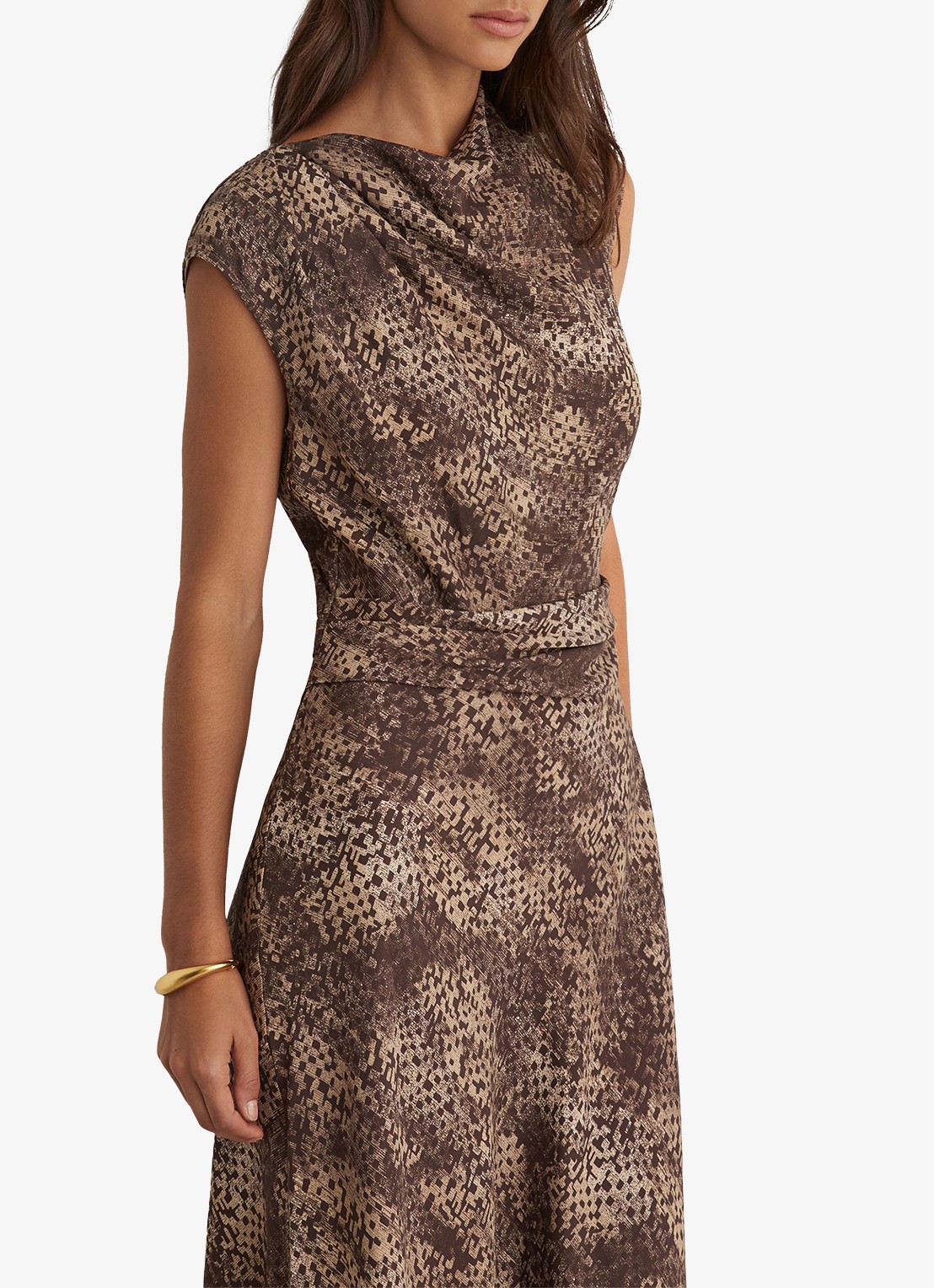 Reiss Camie midi jurk met gedrapeerd detail - detail 2 bruin