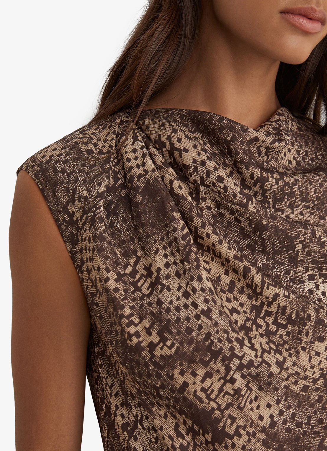 Reiss Camie midi jurk met gedrapeerd detail - detail 4 bruin