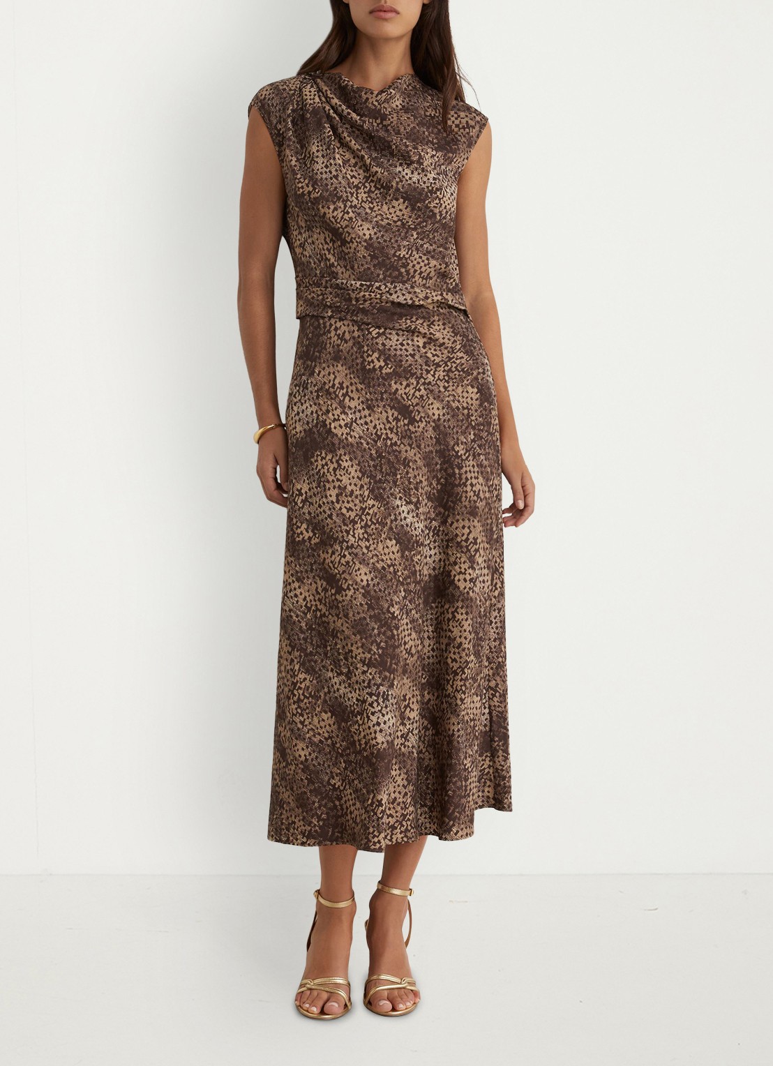 Reiss Camie midi jurk met gedrapeerd detail - voorkant 8 bruin