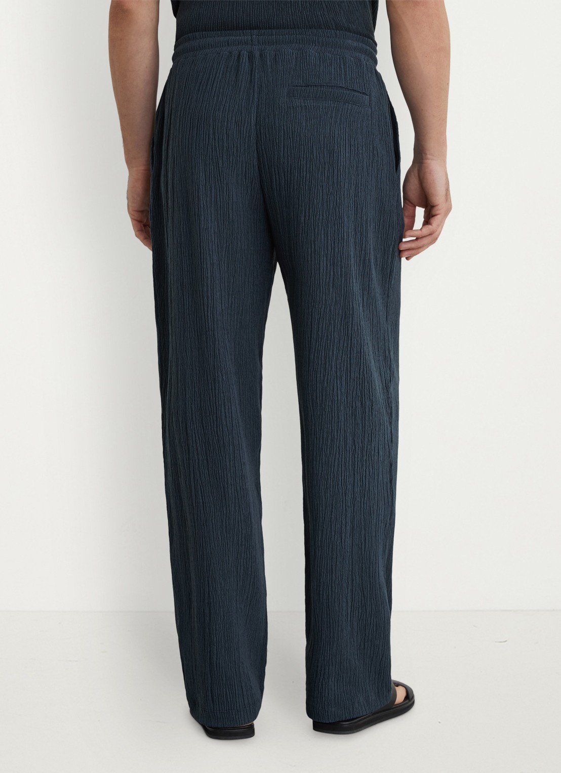 Reiss Carver regular fit pantalon met structuur - achterkant airforce blue / blauw