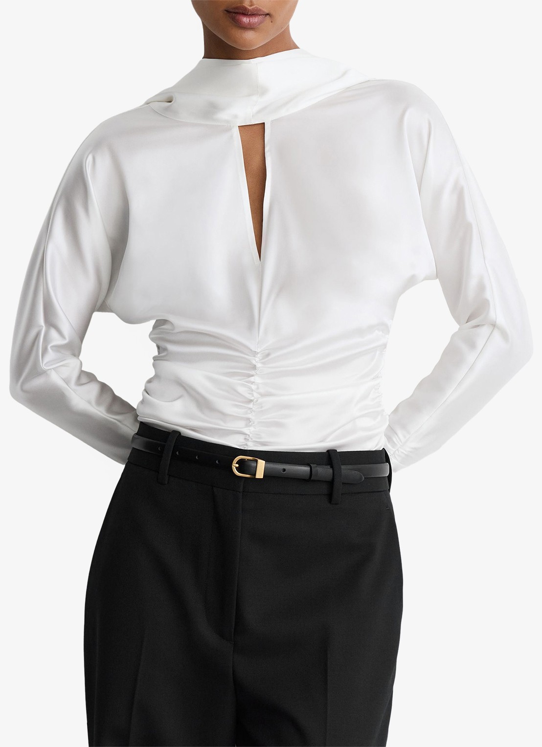 Reiss Ceres blouse van satijn met sjaalkraag - detail 3 wit