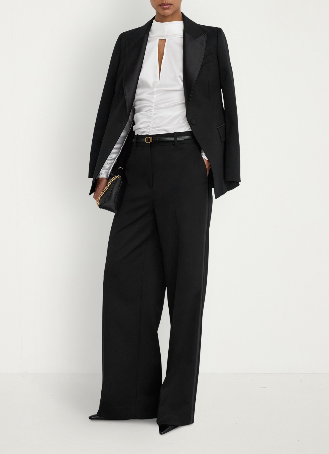 Reiss Ceres blouse van satijn met sjaalkraag - detail 6 wit