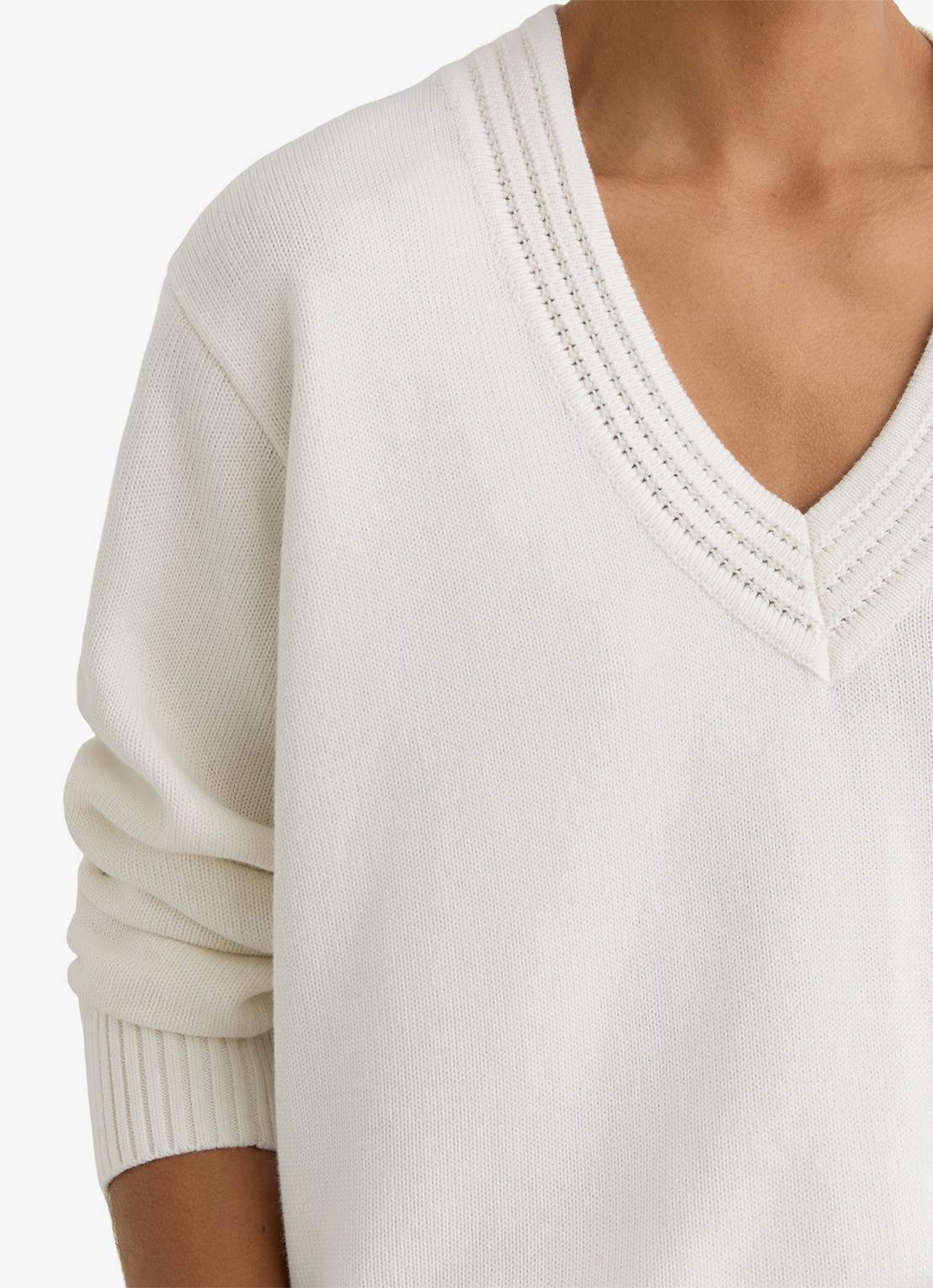 Reiss Cherish fijngebreide trui in wolblend met v-hals - detail 5 wit