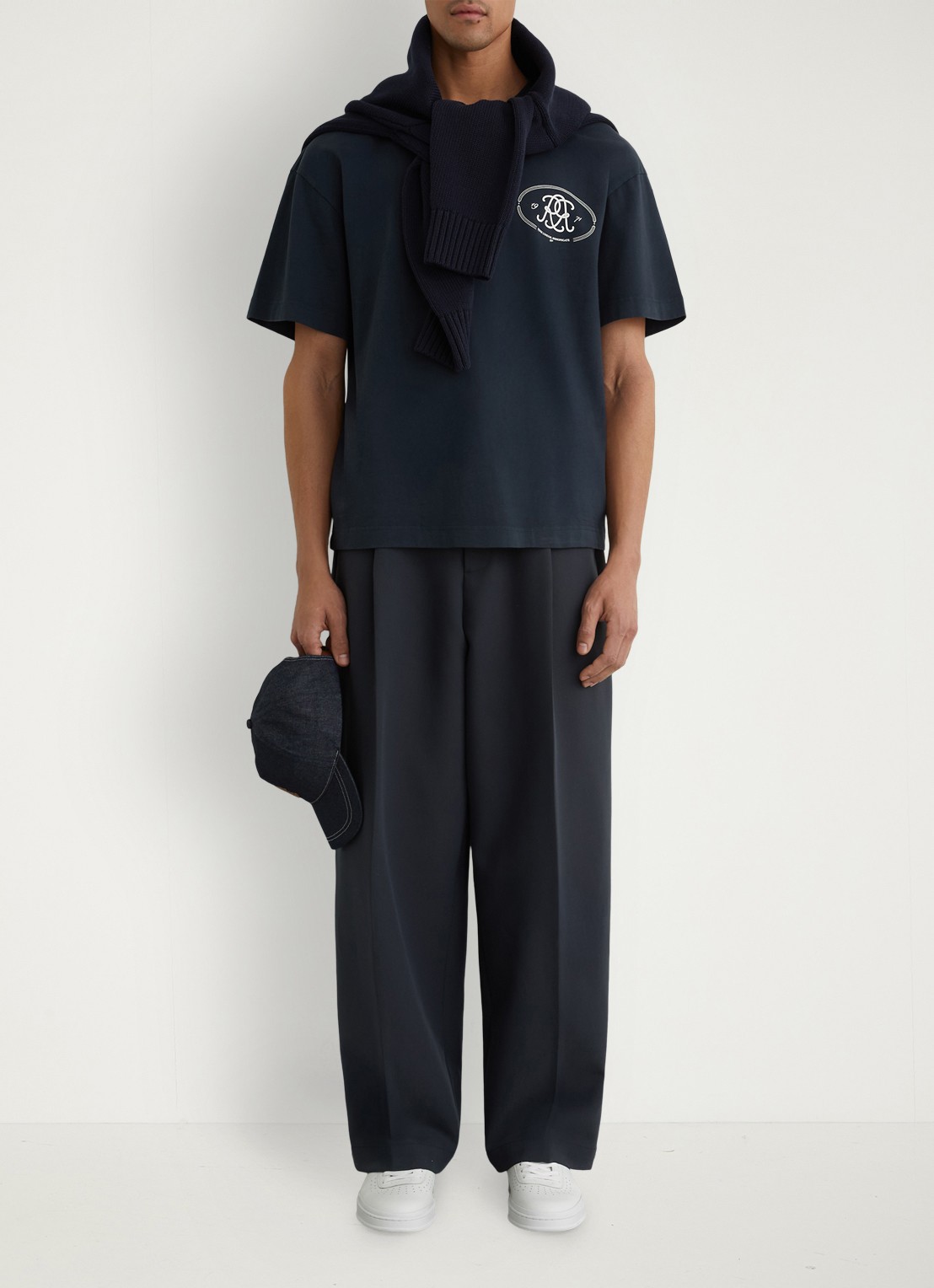 Reiss CLEMENT Monogram-Print Pigment-Dyed Relaxed T-Shirt - voorkant 2 donkerblauw