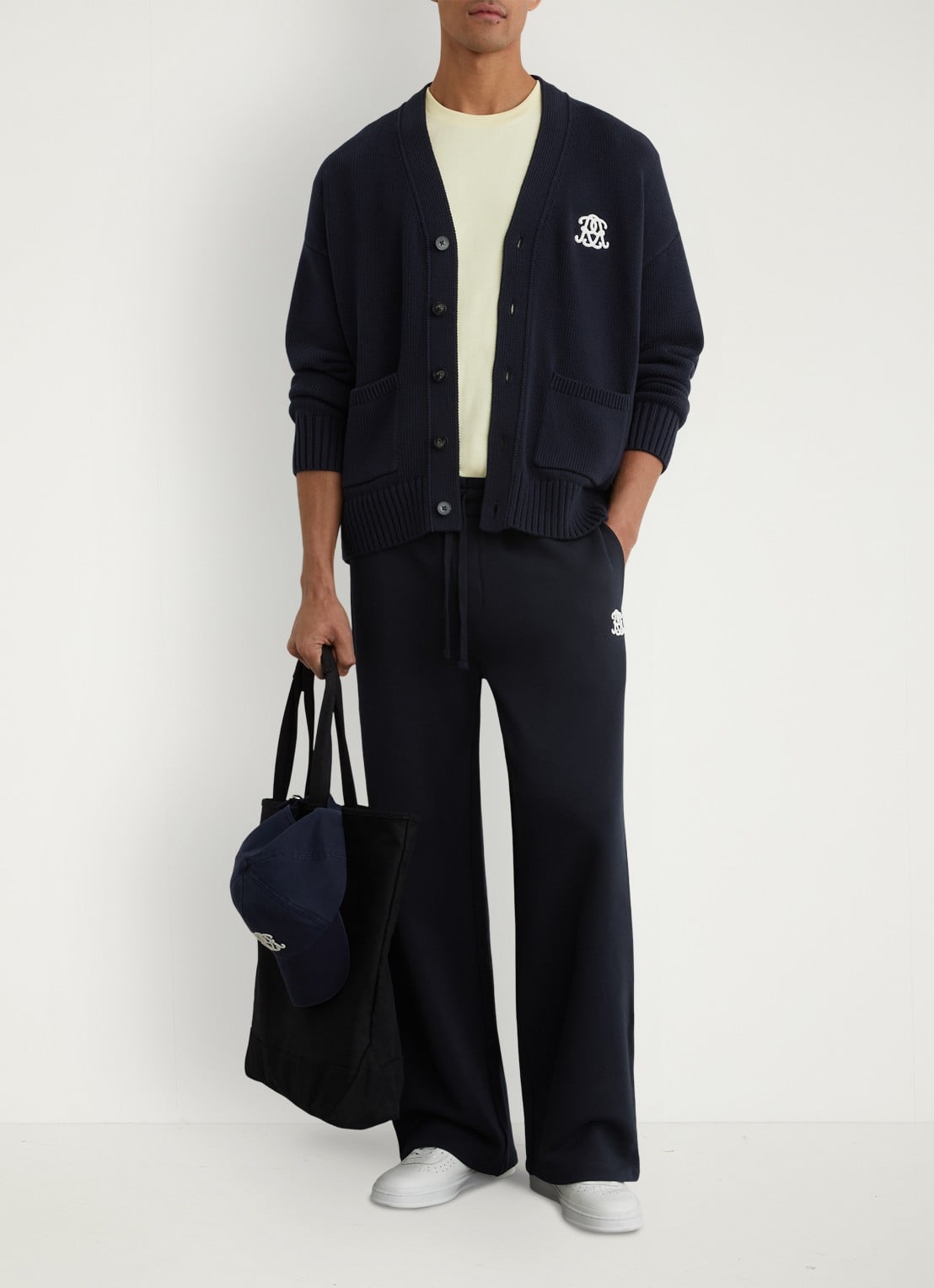 Reiss Coates grofgebreid vest met borduring - voorkant 3 donkerblauw
