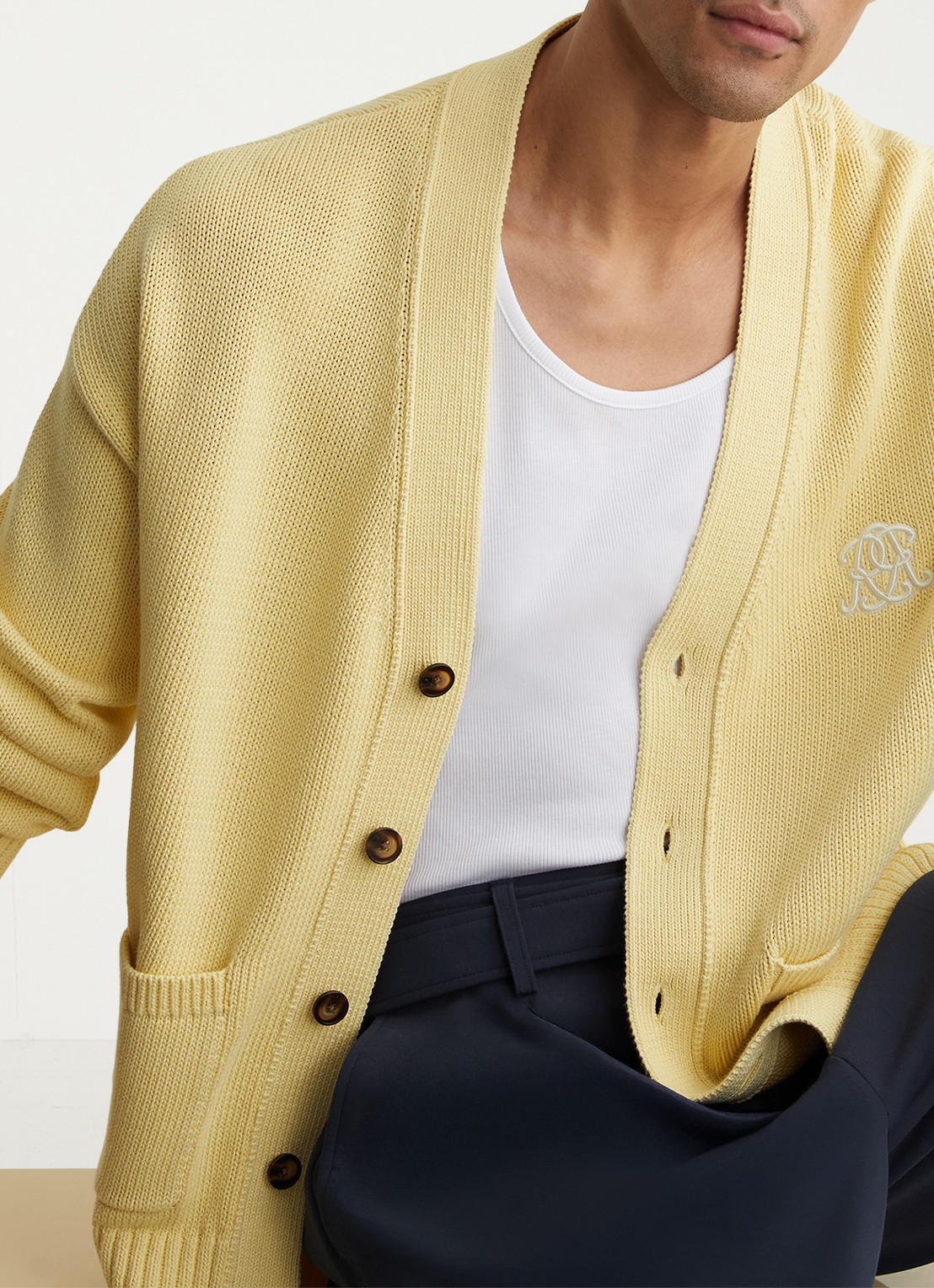 Reiss Coates grofgebreid vest met borduring - detail 5 geel