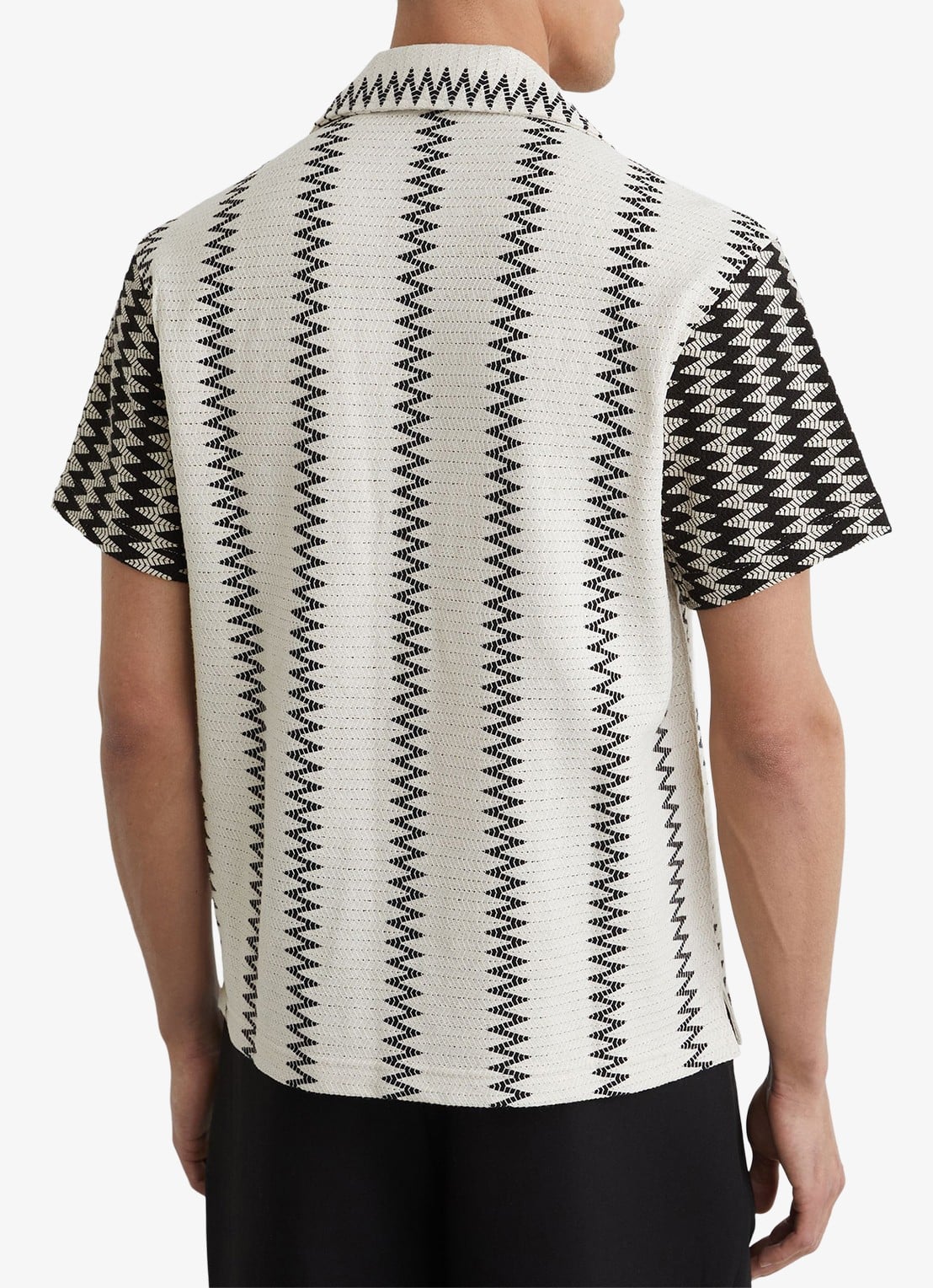 Reiss Dain fijngebreid regular fit overhemd met zigzag dessin - achterkant 7 wit / zwart