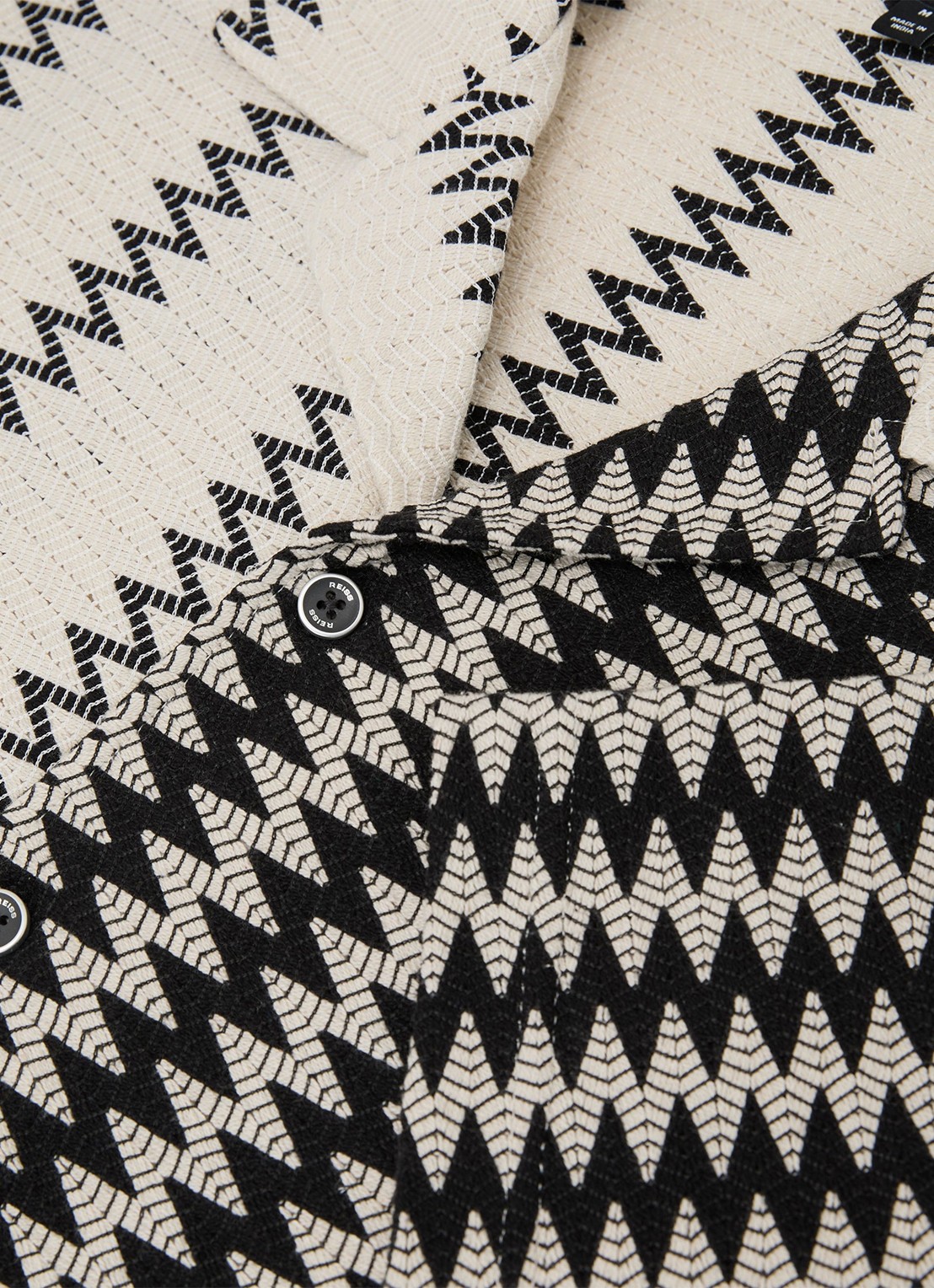 Reiss Dain fijngebreid regular fit overhemd met zigzag dessin - detail 6 wit / zwart
