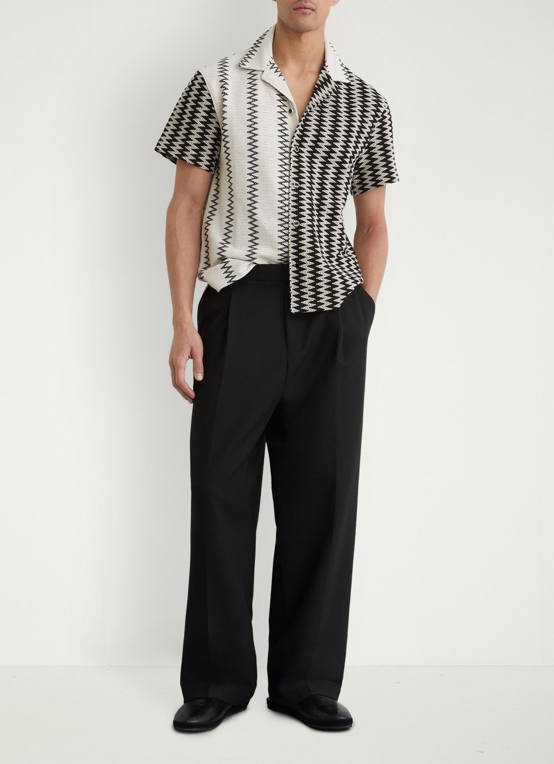 Reiss Dain fijngebreid regular fit overhemd met zigzag dessin - voorkant 2 wit / zwart