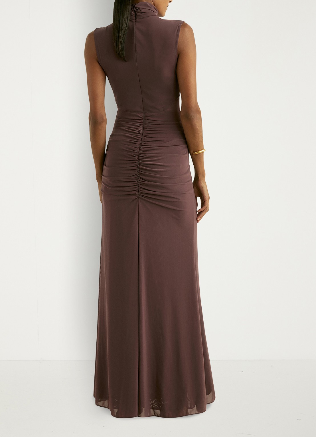 Reiss Daniella maxi jurk met halve col en plooidetail  - achterkant 3 bruin