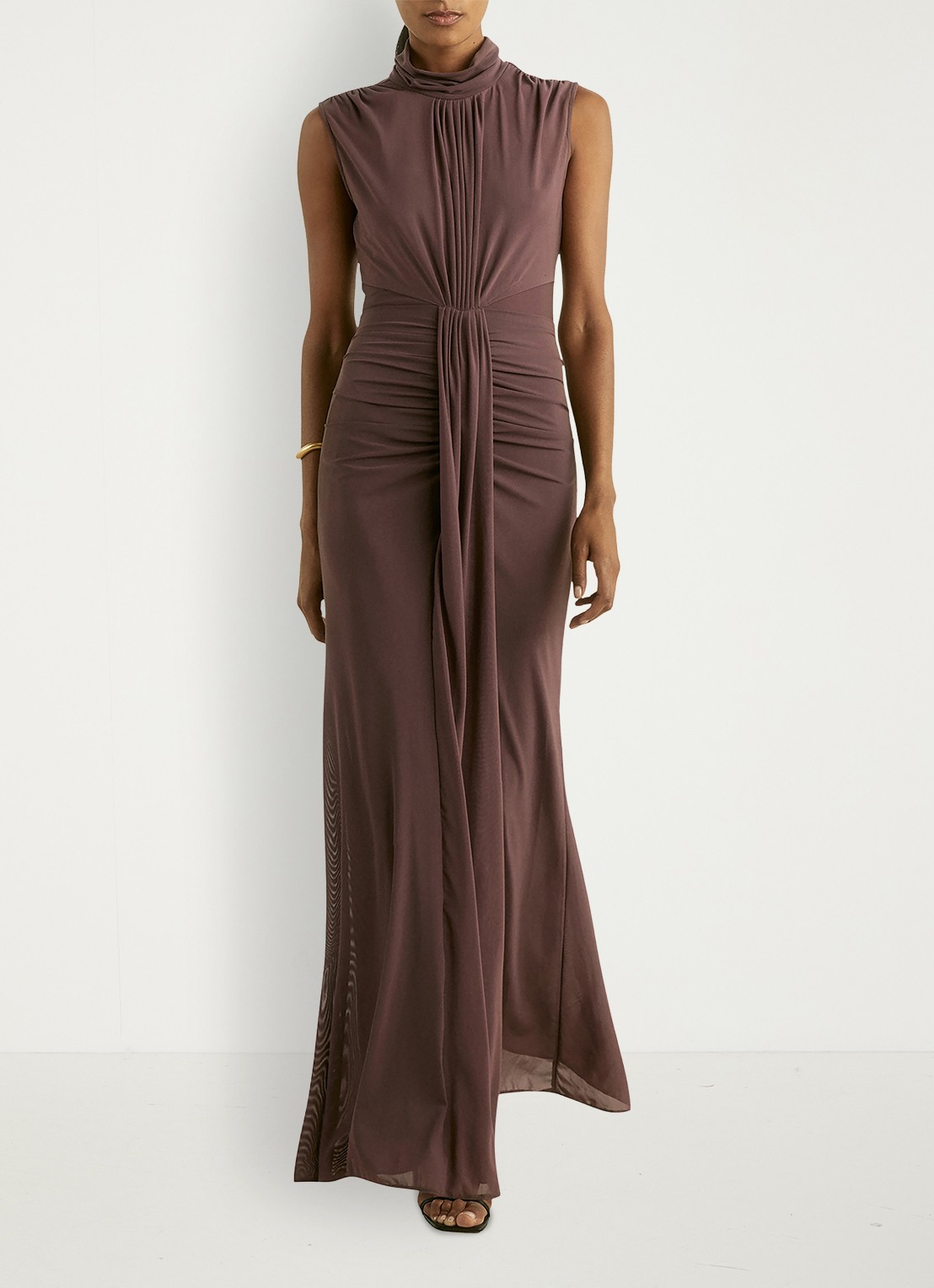 Reiss Daniella maxi jurk met halve col en plooidetail  - voorkant 2 bruin